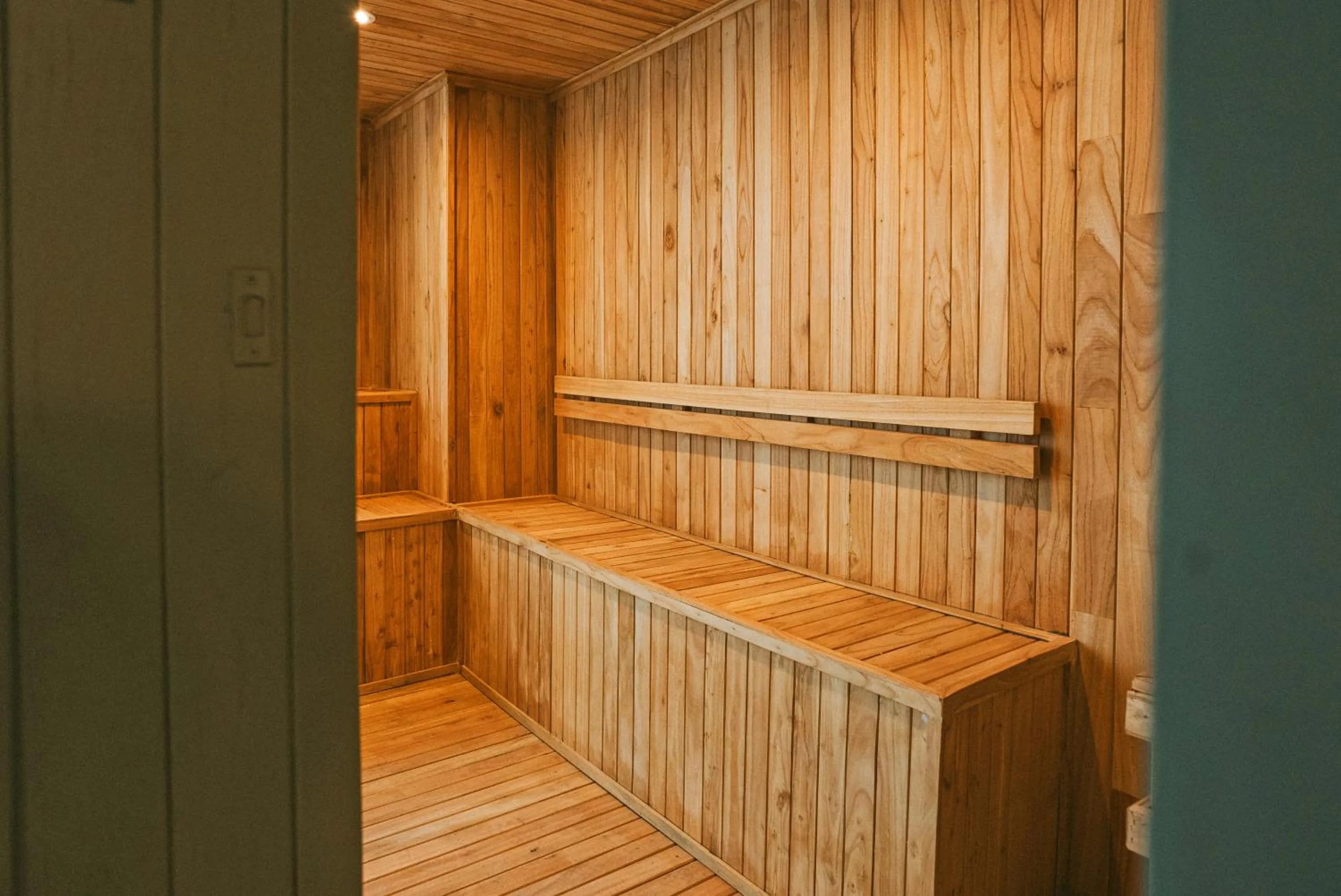Sauna in Howard Johnson Plaza La Ribera