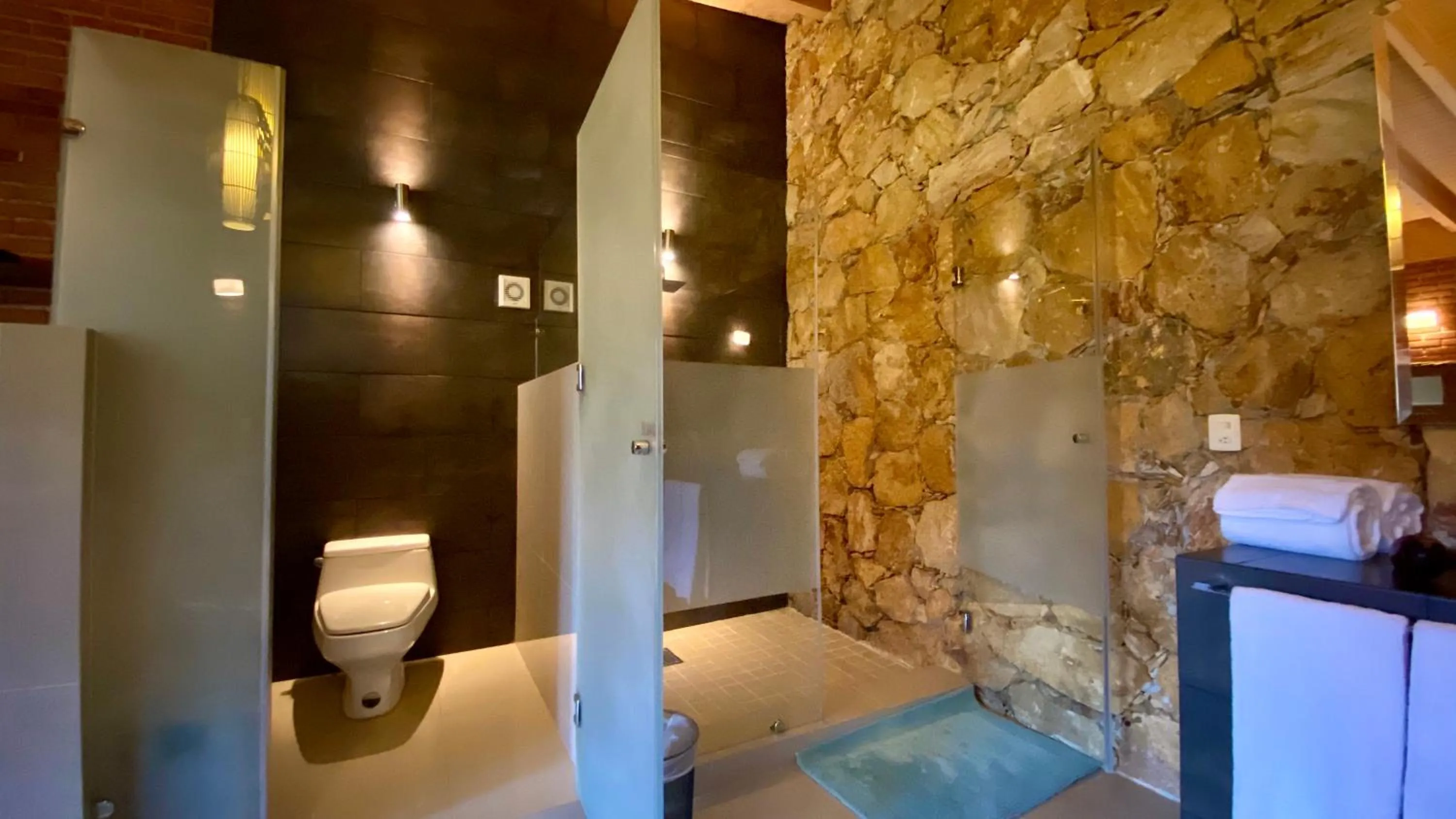 Shower in Hotel Boutique Matea