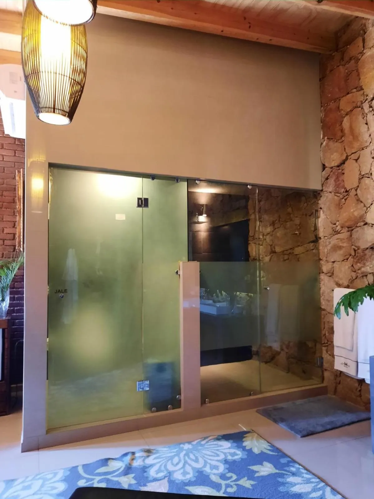 Shower in Hotel Boutique Matea