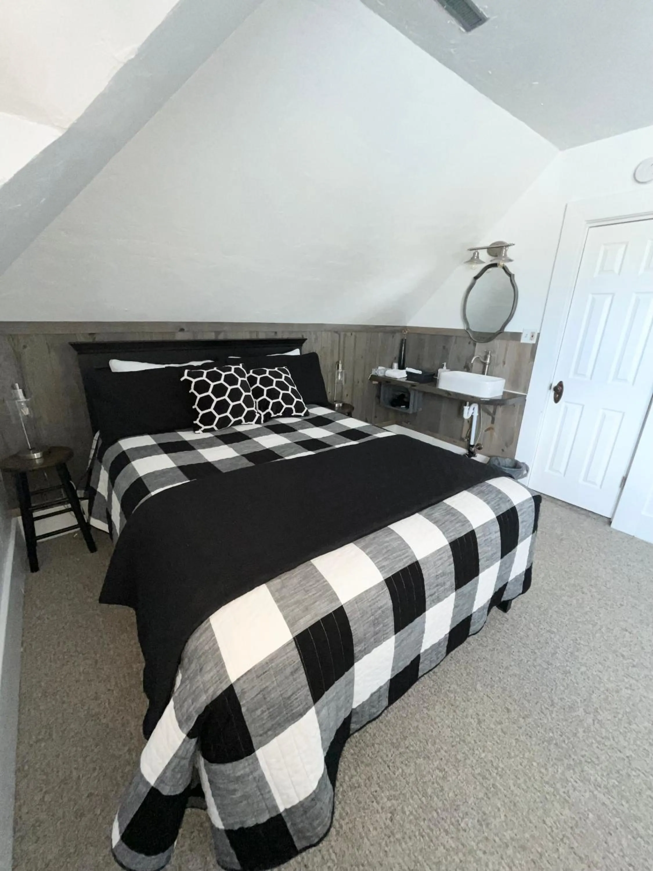 Photo of the whole room, Bed in The Panguitch House