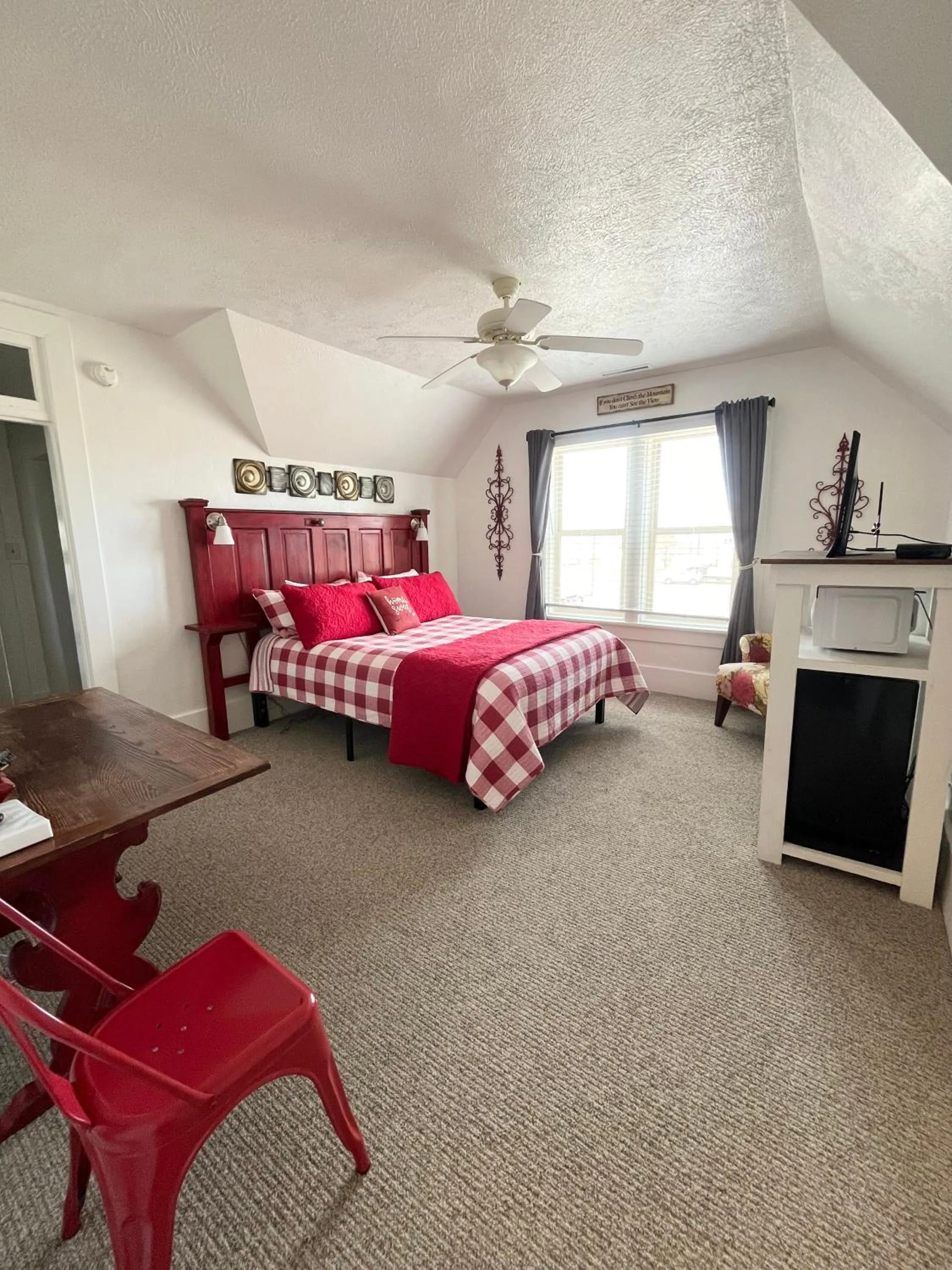 Photo of the whole room, Bed in The Panguitch House