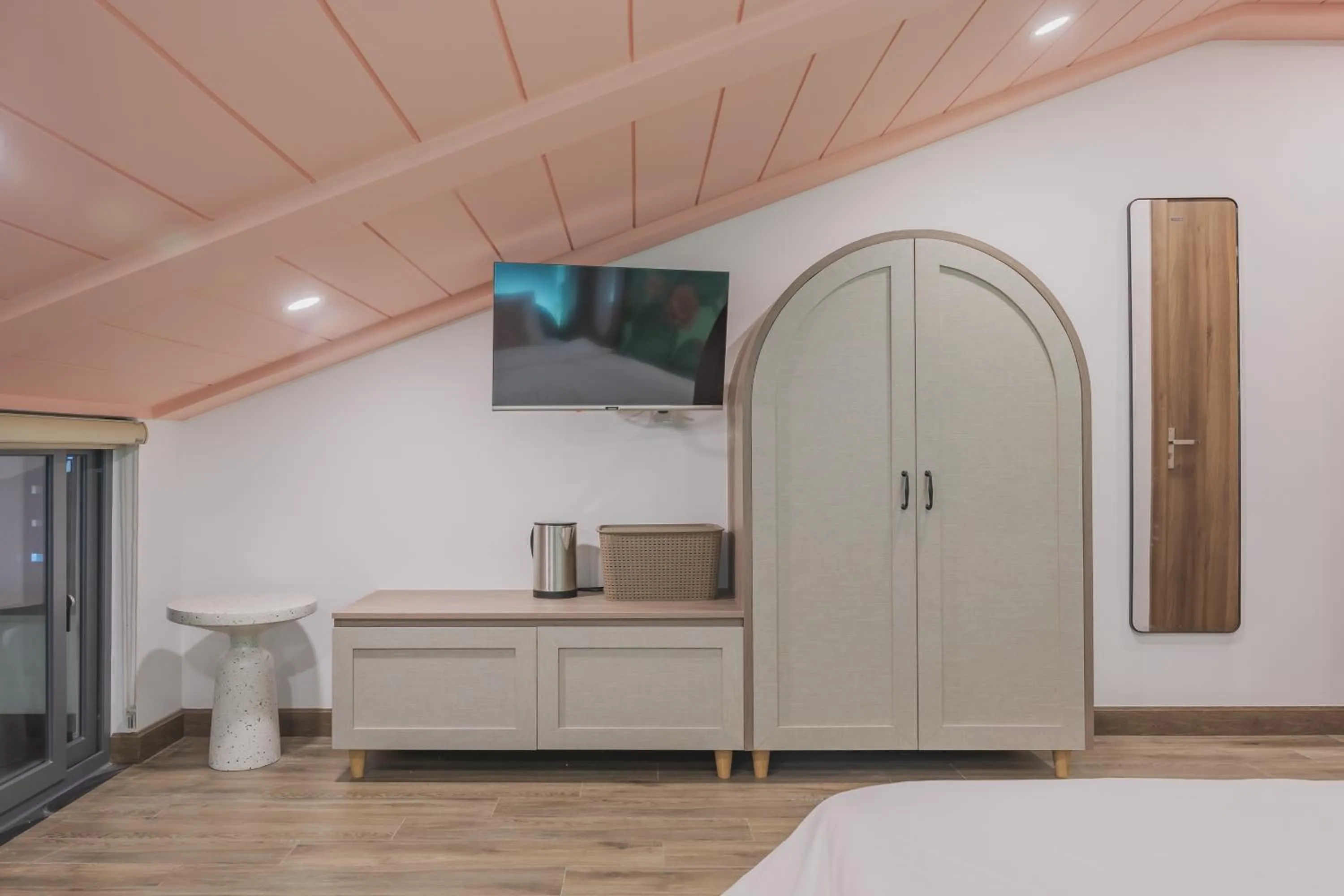 Shower, Bed in The Palette Dalat