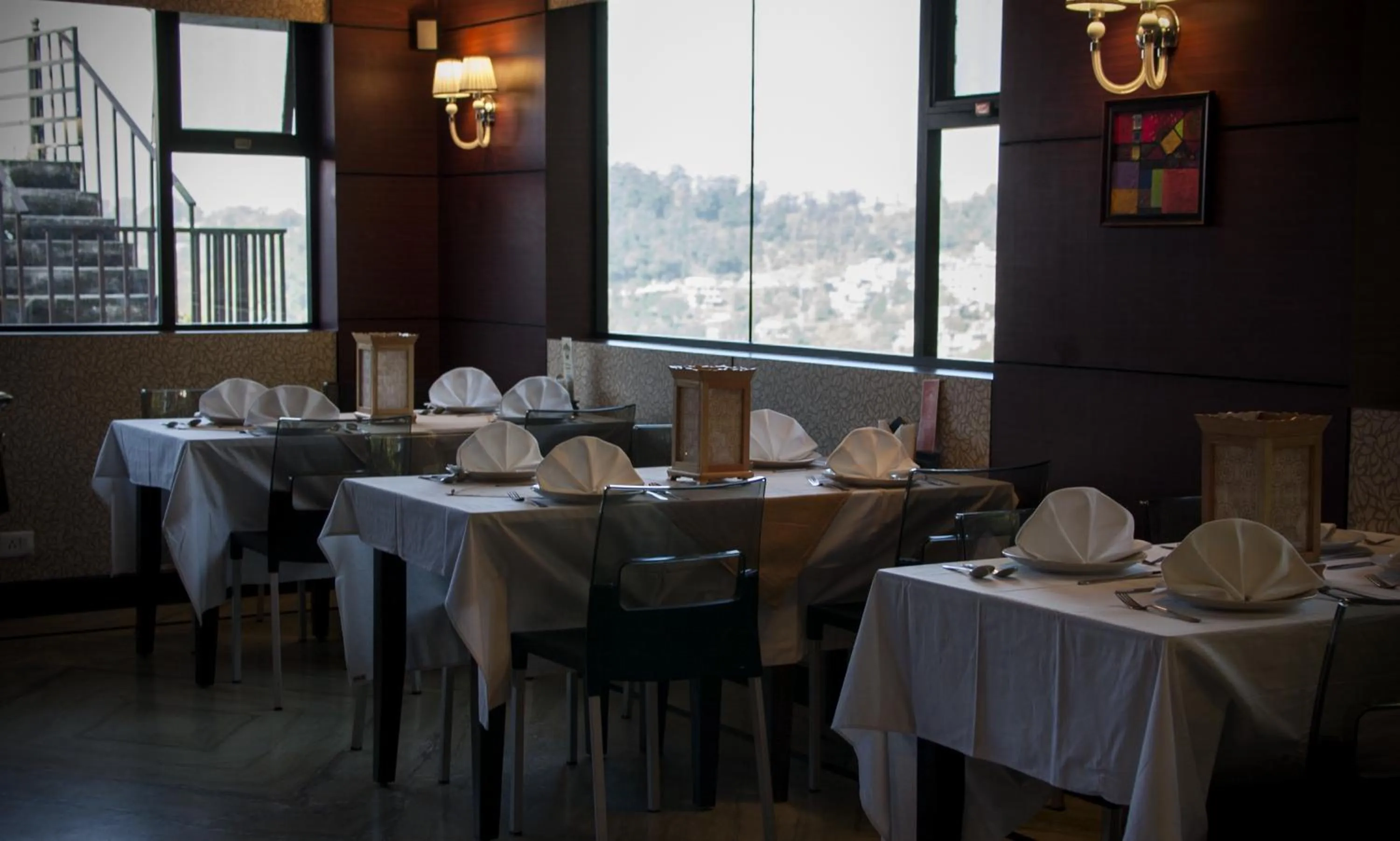 Restaurant/places to eat in New Serkong House