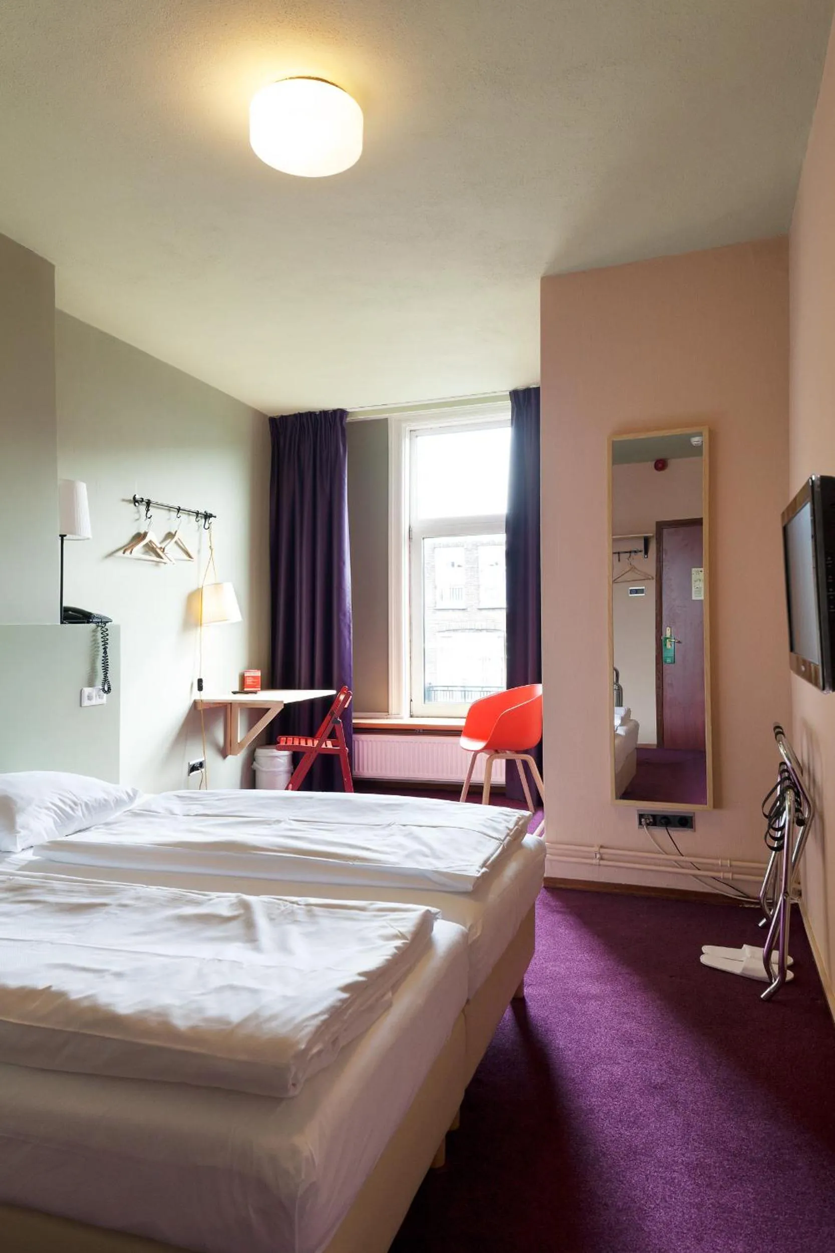 Photo of the whole room, Bed in Hotel The Neighbour's Magnolia