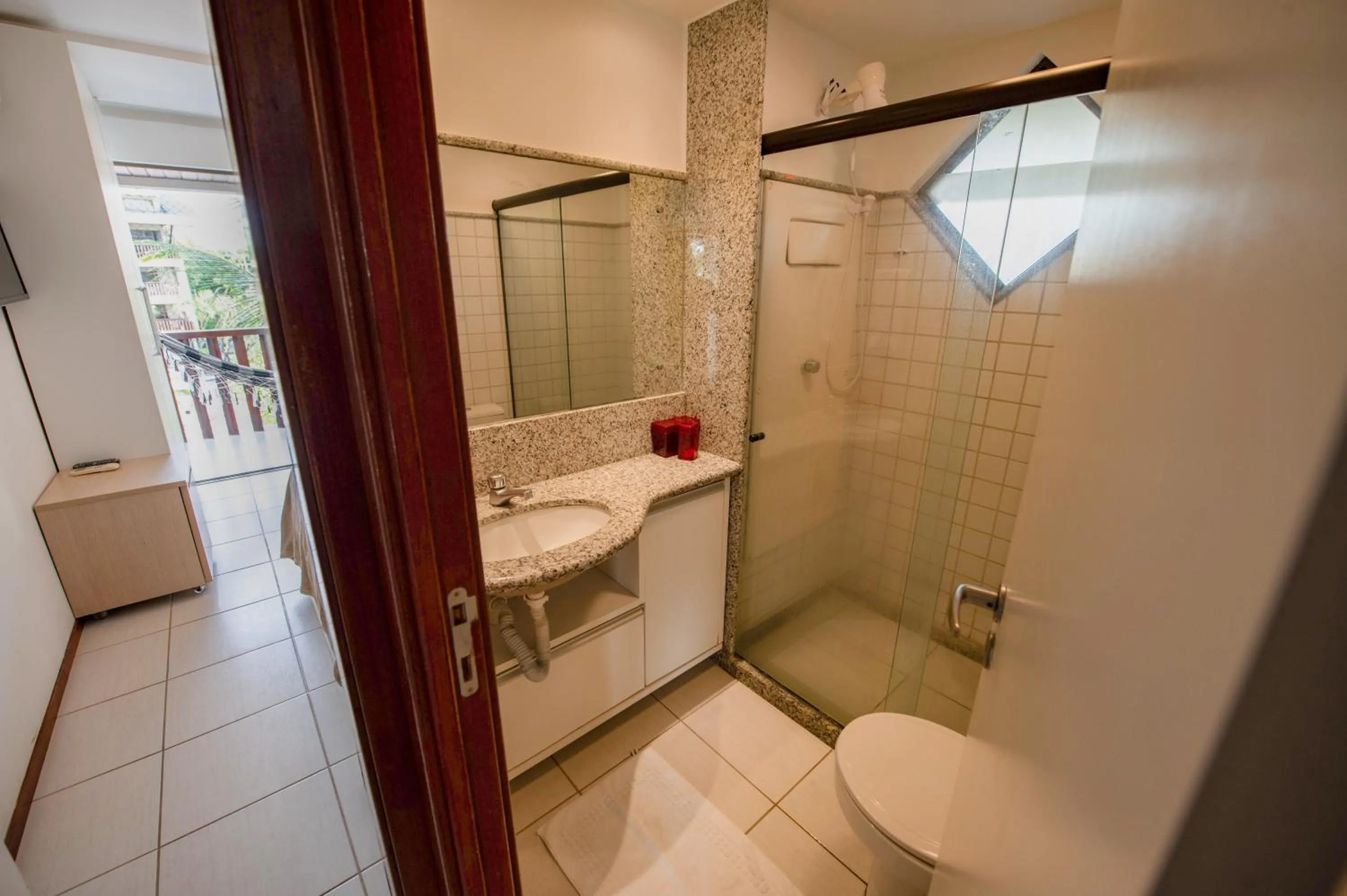 Bathroom in Nannai Residence by AFT