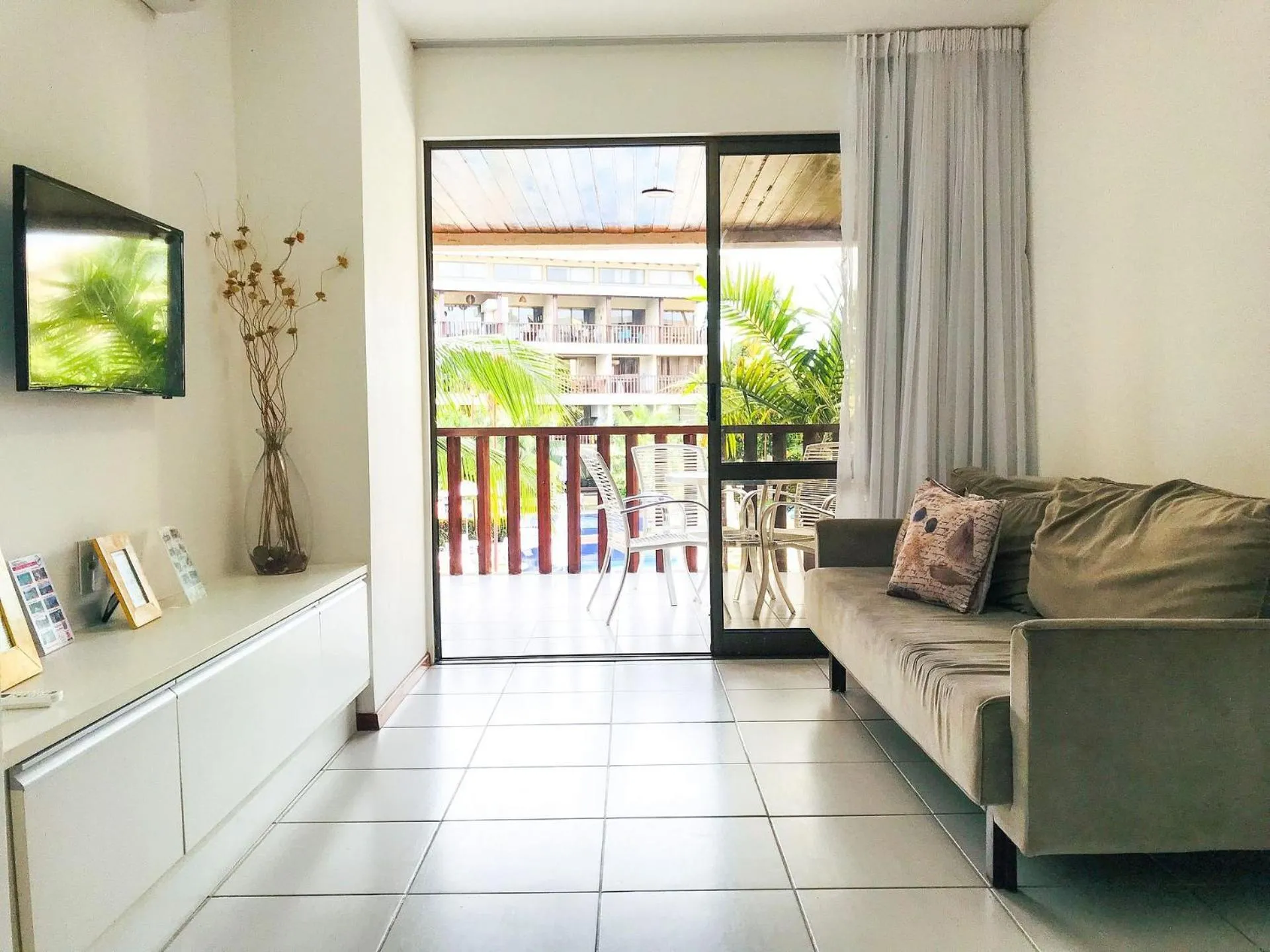 Balcony/Terrace in Nannai Residence by AFT