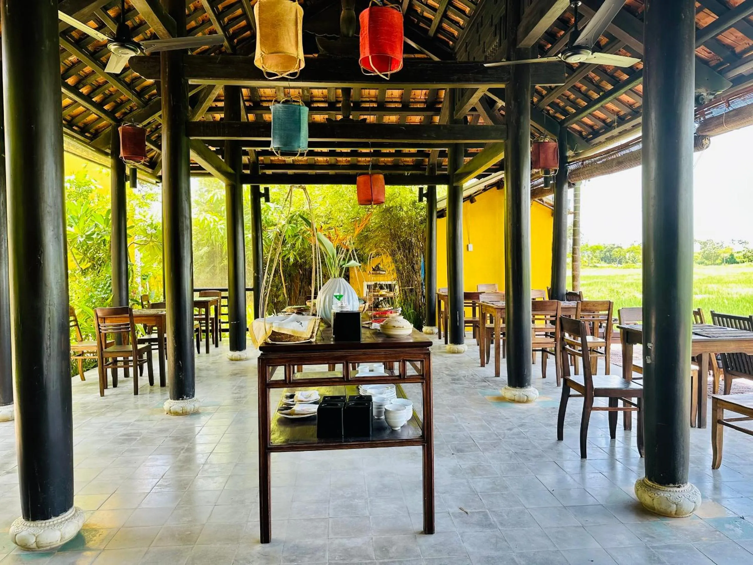 Restaurant/places to eat in Chez Mimosa Rice Field Retreat