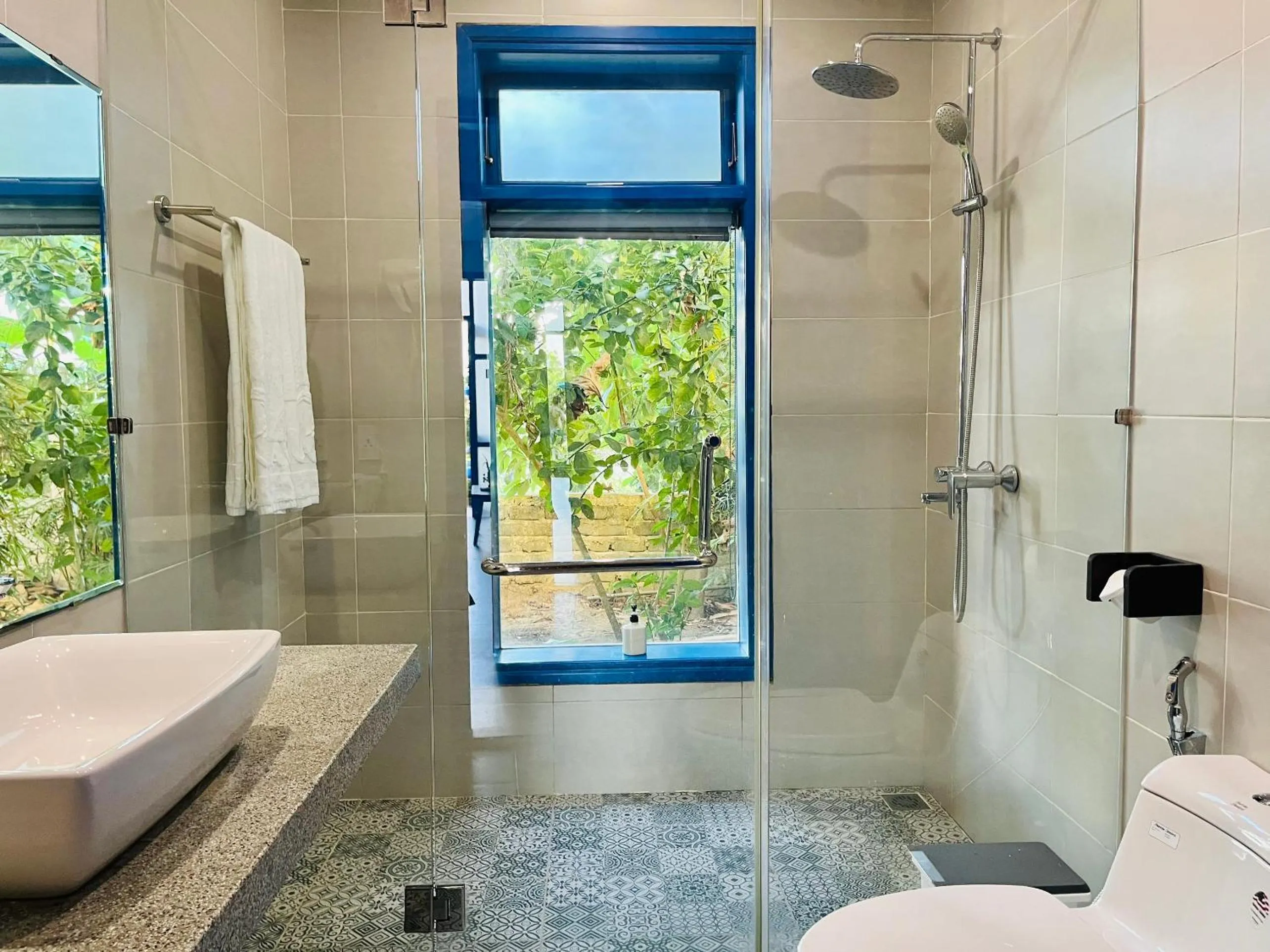 Shower in Chez Mimosa Rice Field Retreat