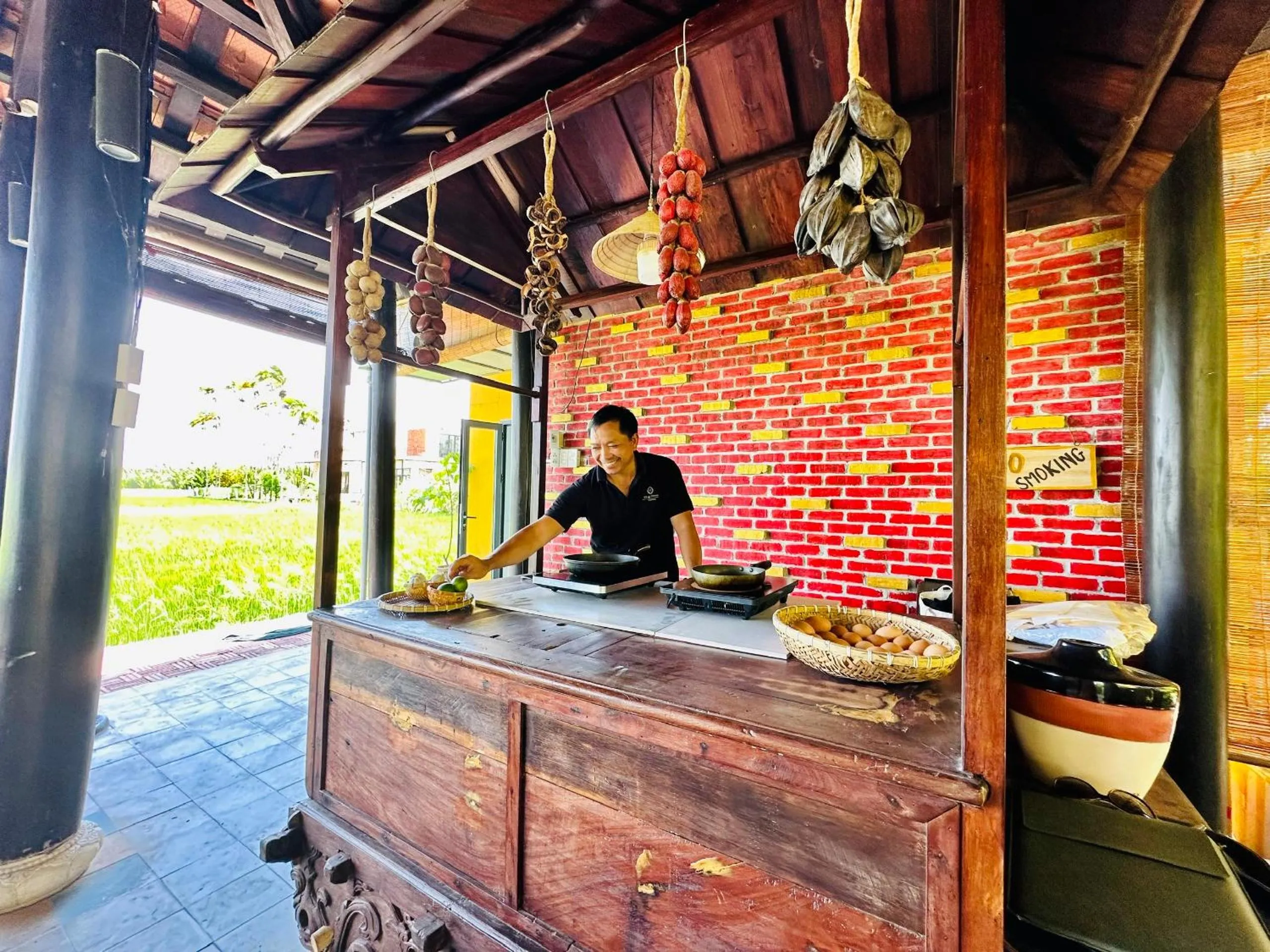 Restaurant/places to eat in Chez Mimosa Rice Field Retreat