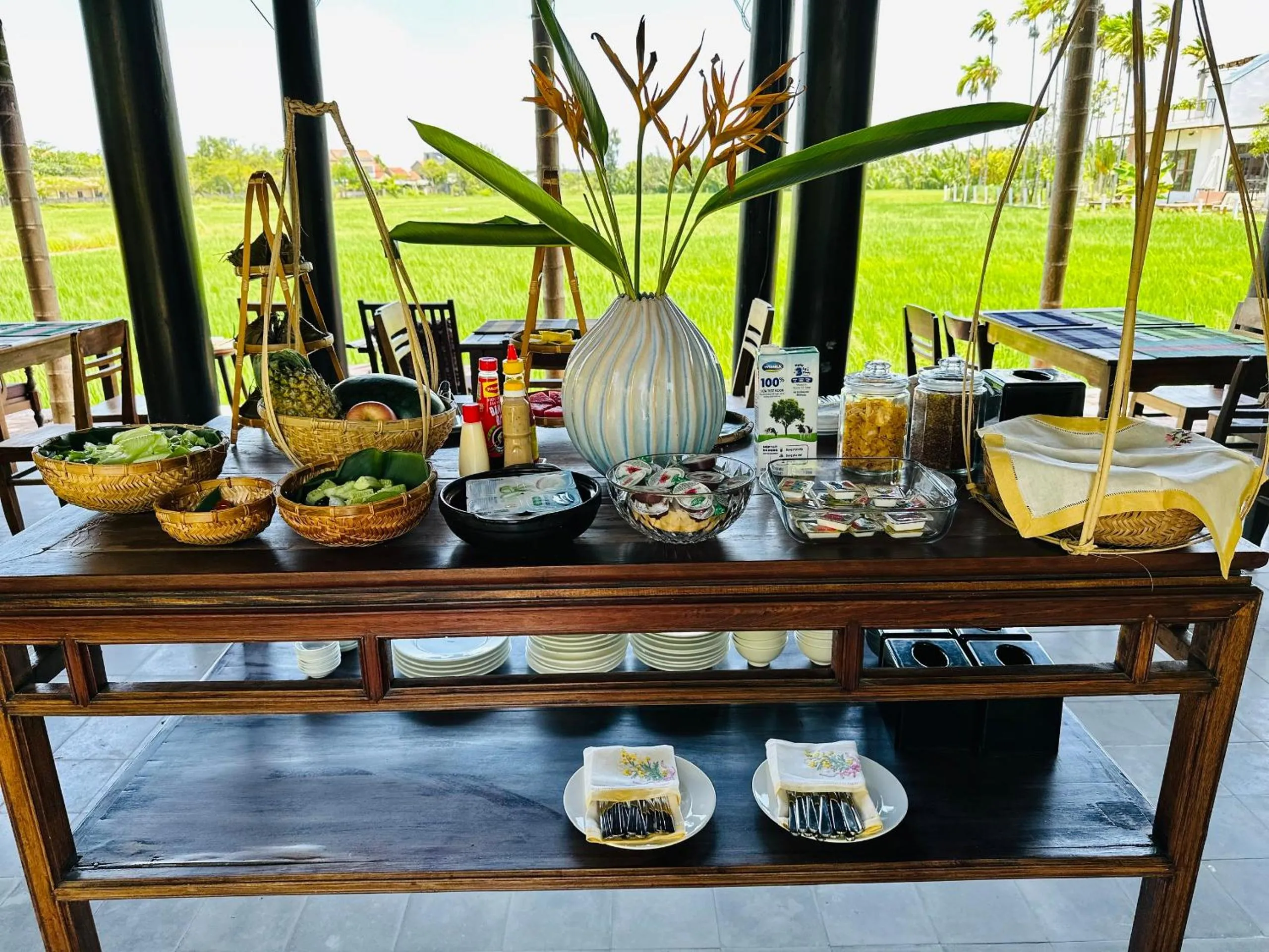 Restaurant/places to eat in Chez Mimosa Rice Field Retreat