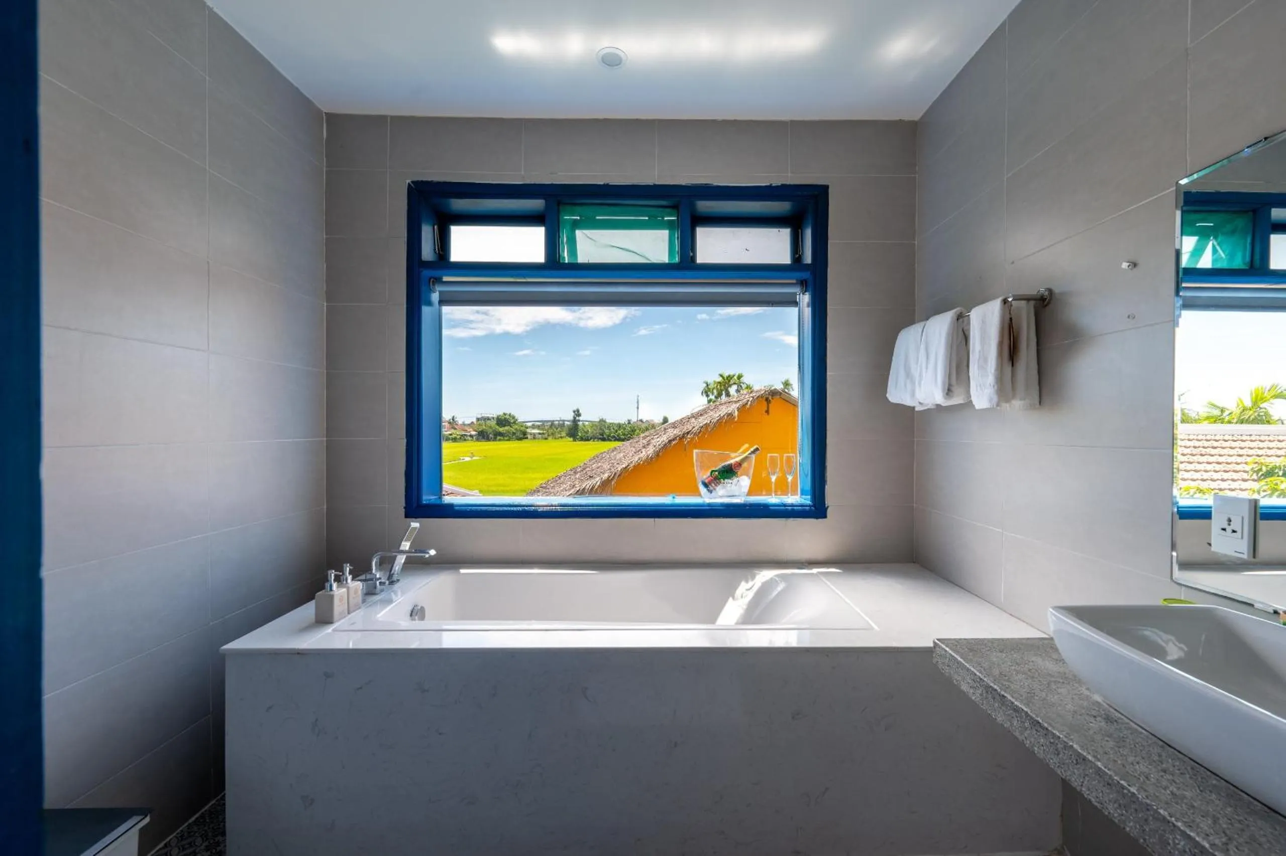 Bathroom in Chez Mimosa Rice Field Retreat