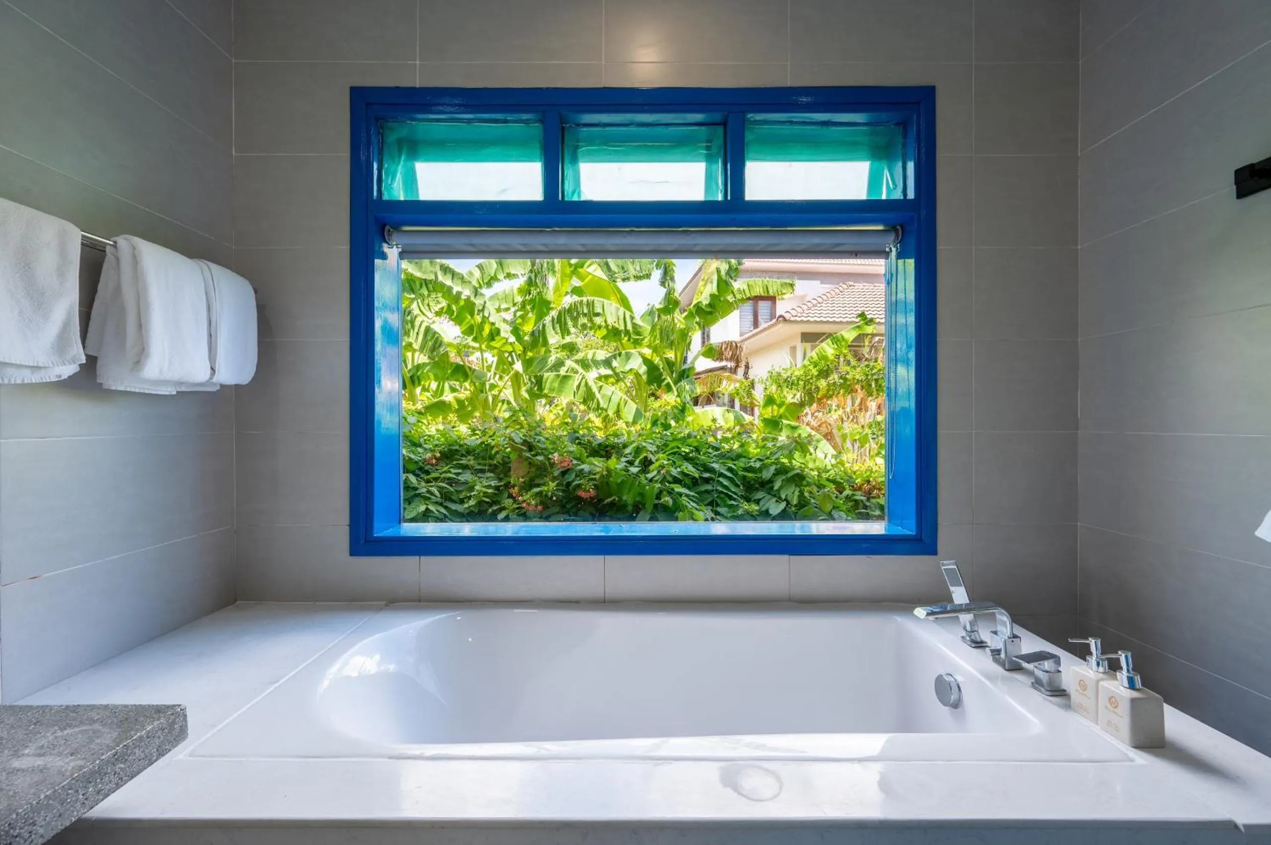 Bathroom in Chez Mimosa Rice Field Retreat