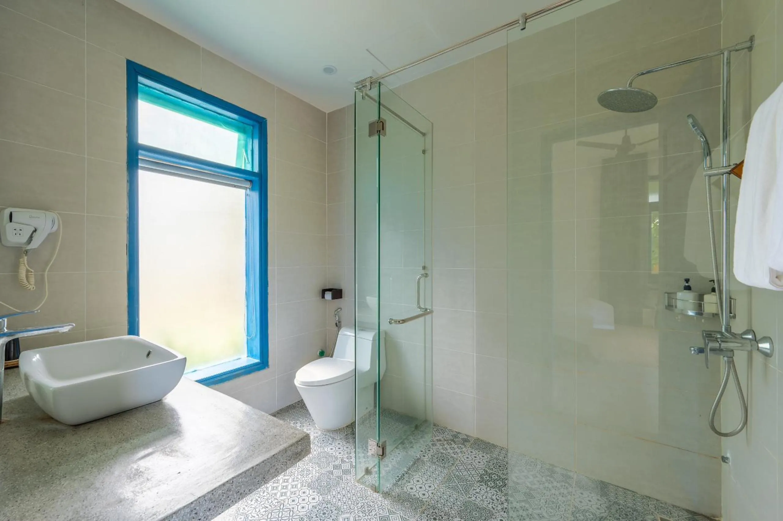 Shower in Chez Mimosa Rice Field Retreat