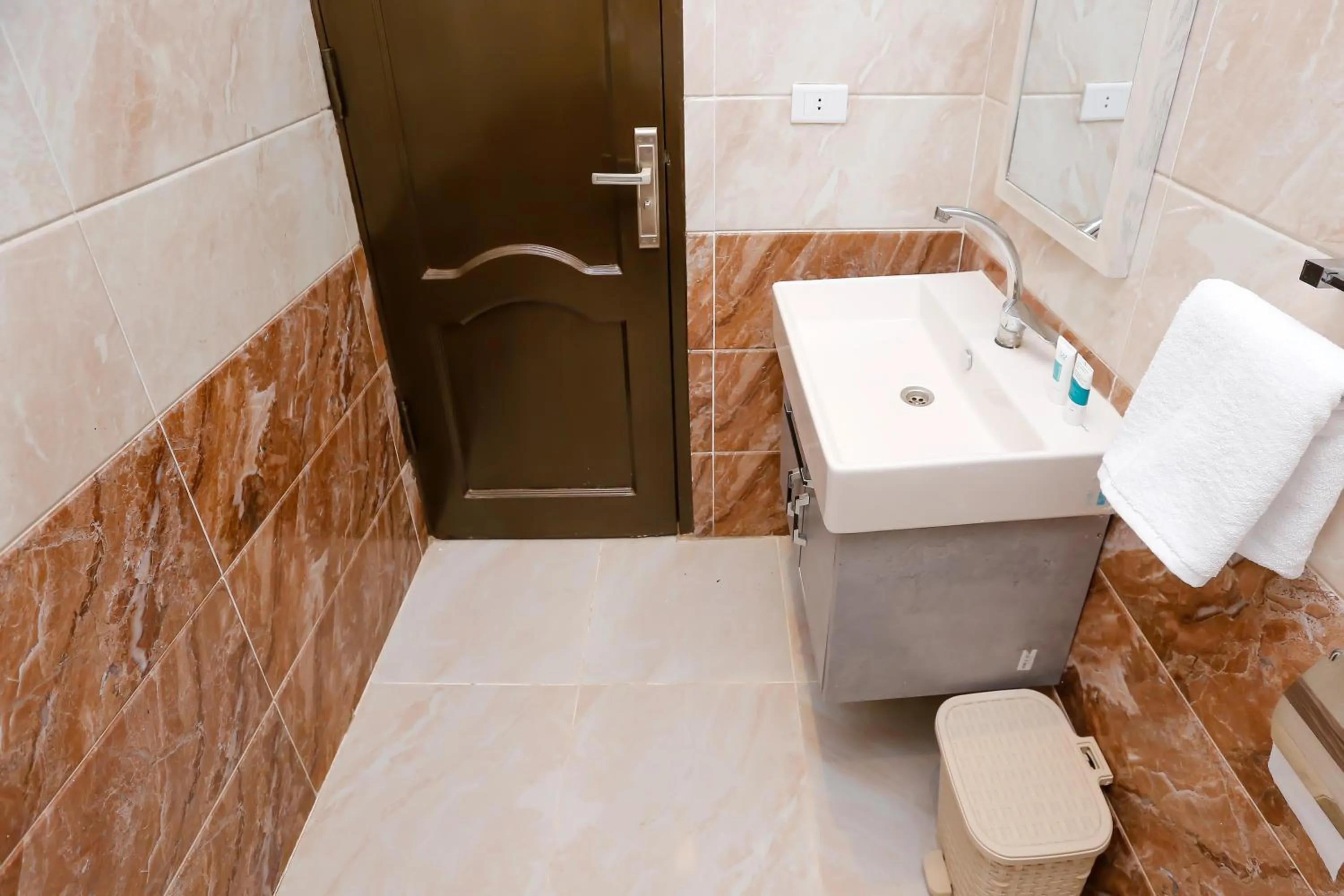 Toilet in Pyramids Land Hotel