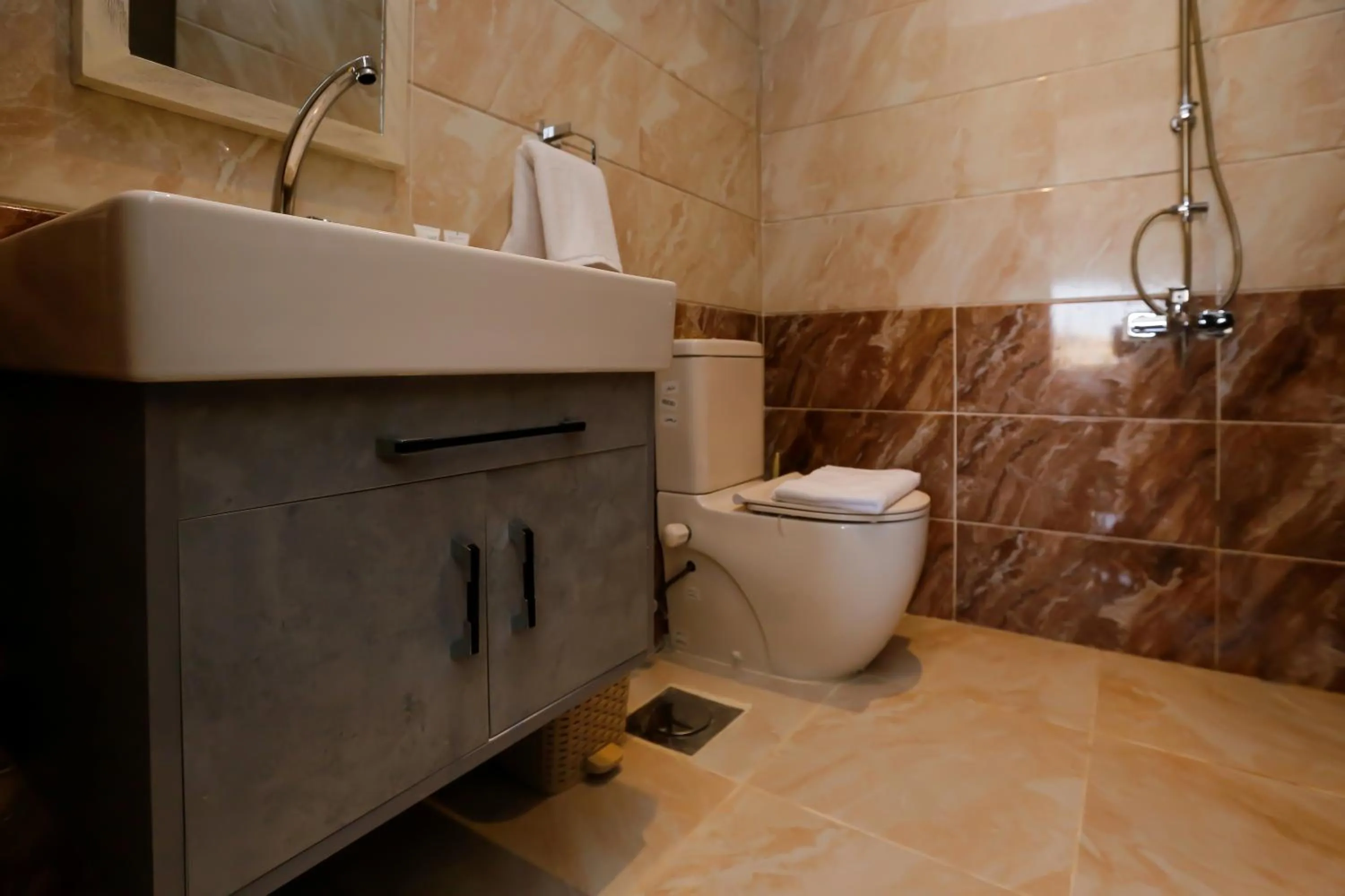 Shower in Pyramids Land Hotel