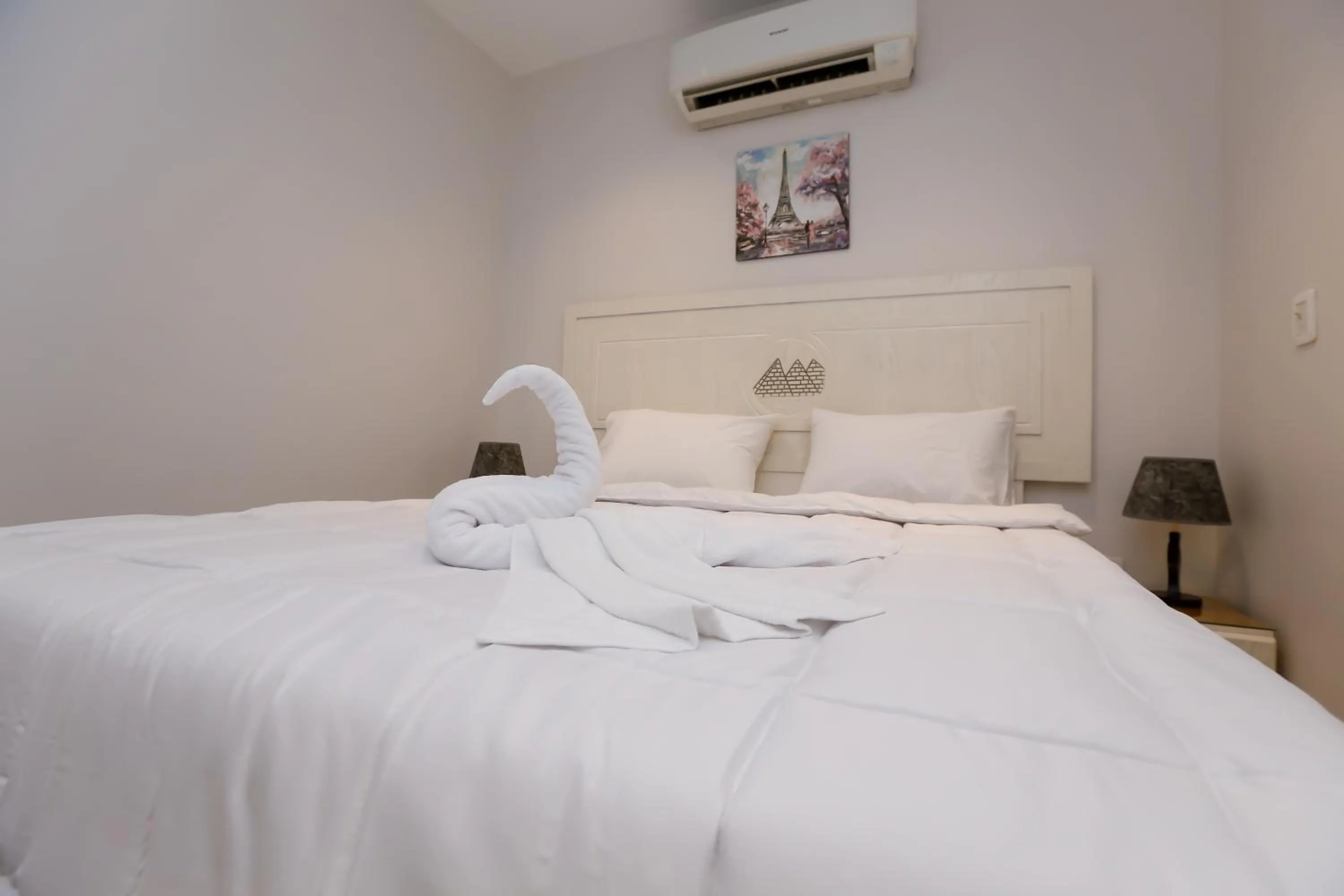 Bed in Pyramids Land Hotel