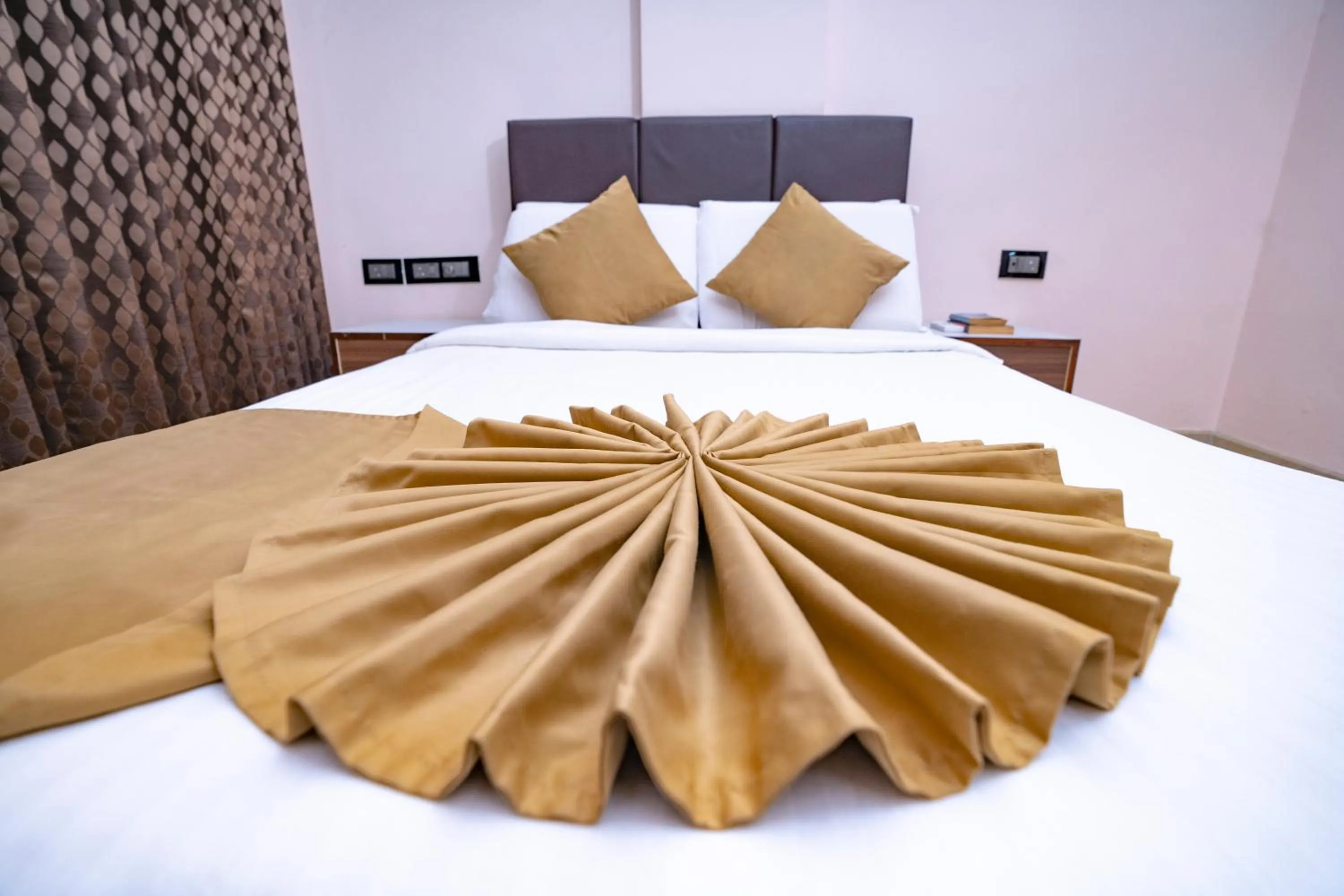 Property building, Bed in SS Mystic Apartotel