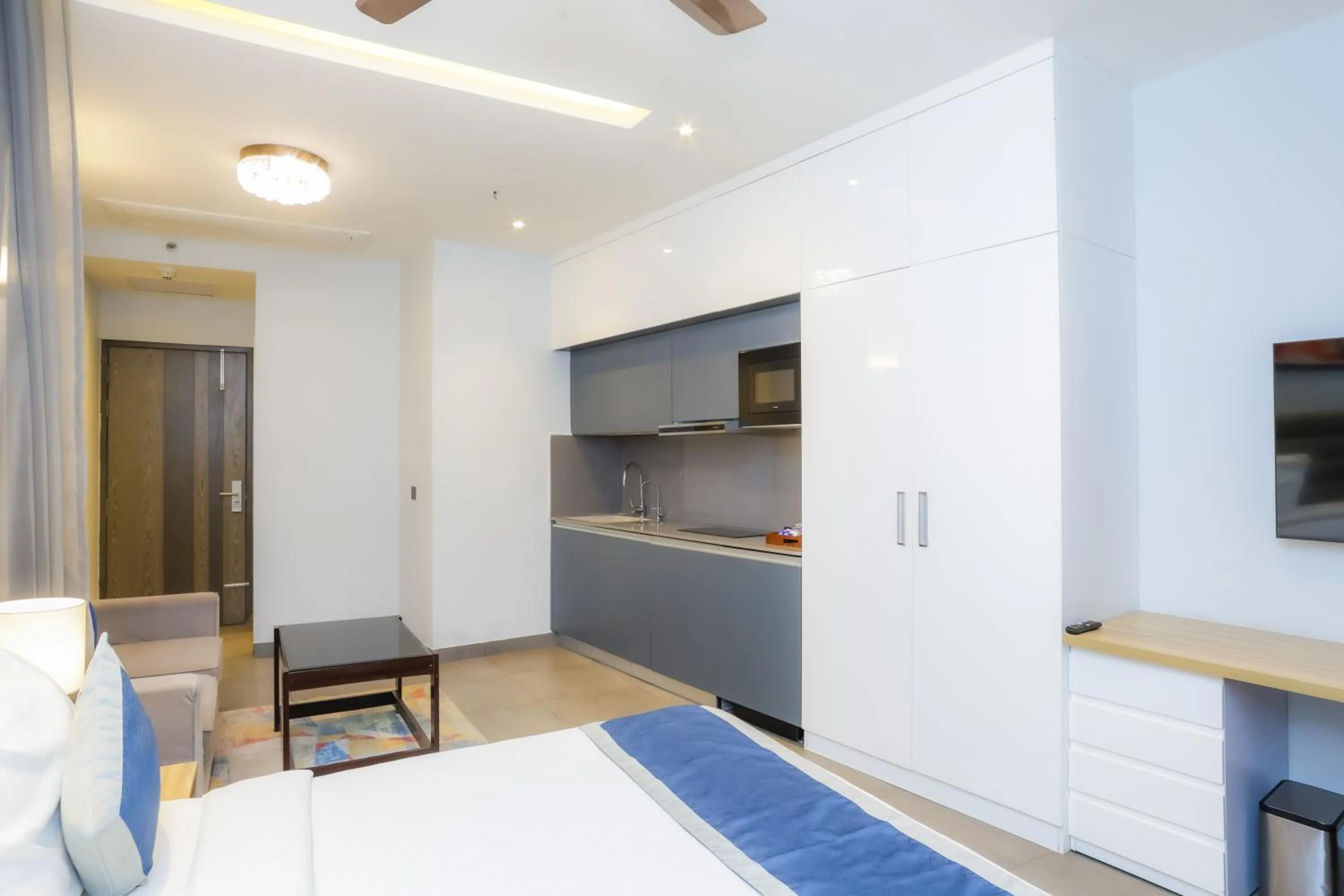 Bedroom, Bed in Hotel Livbox at Supernova