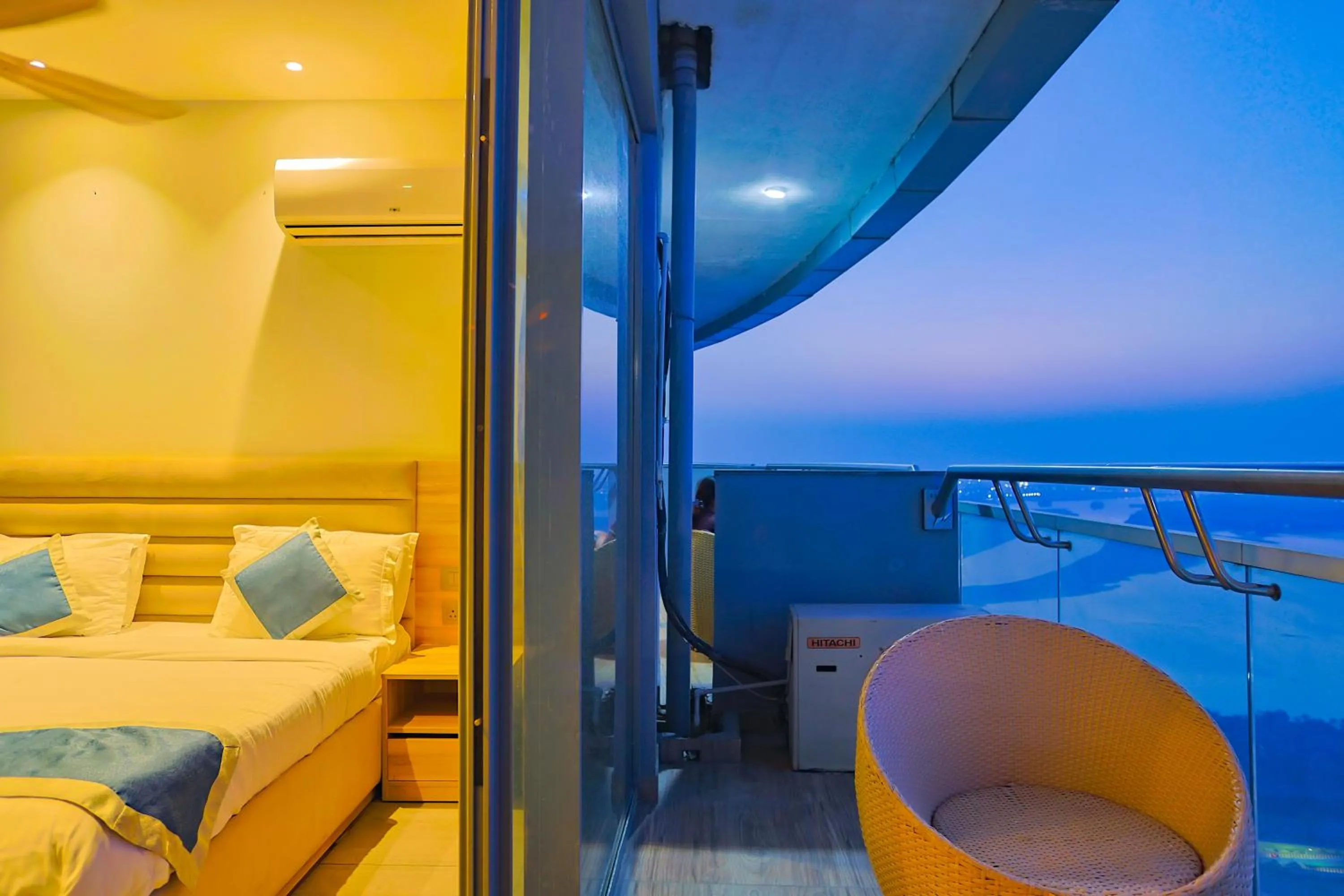 Balcony/Terrace, Bed in Hotel Livbox at Supernova