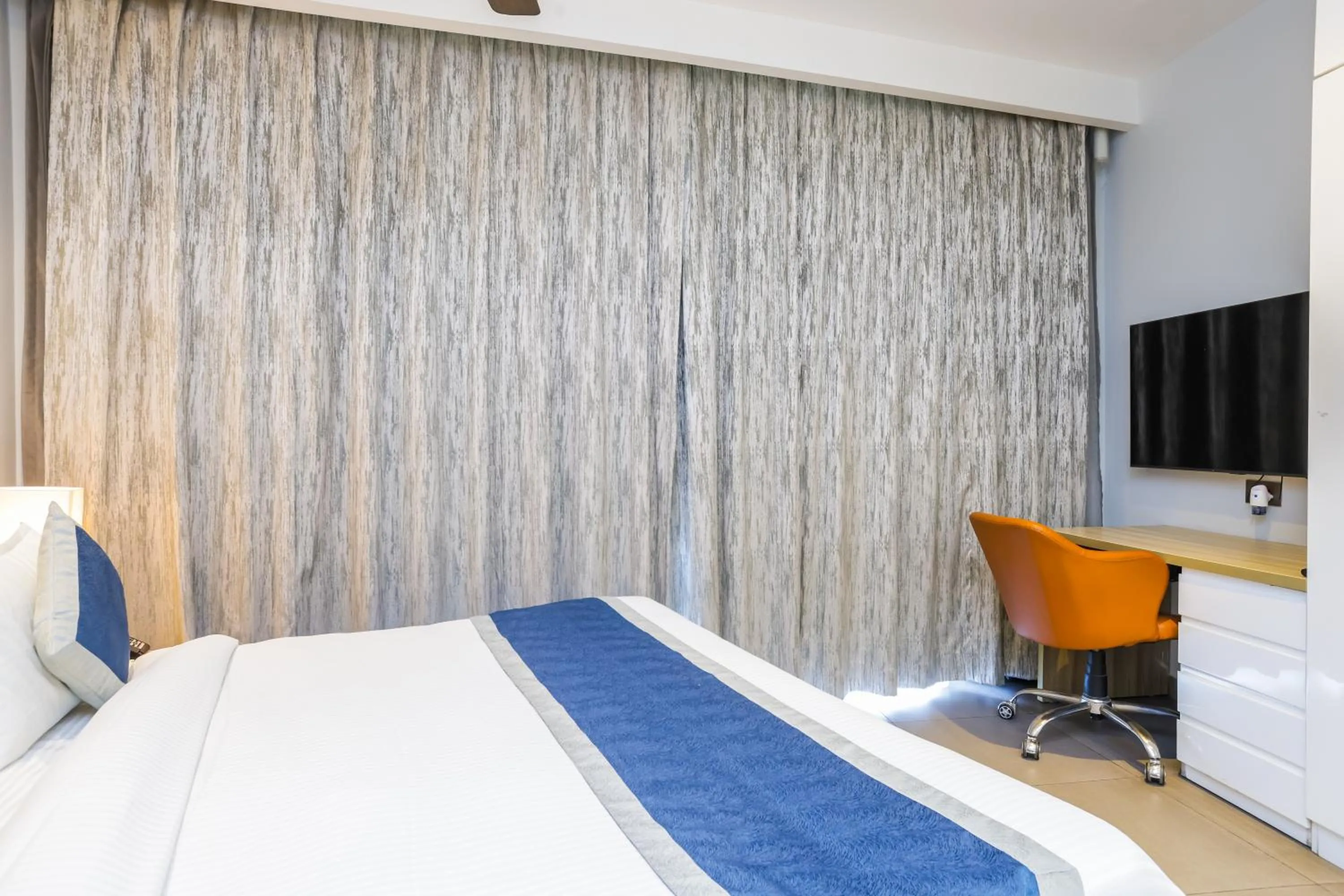 Bedroom, Bed in Hotel Livbox at Supernova