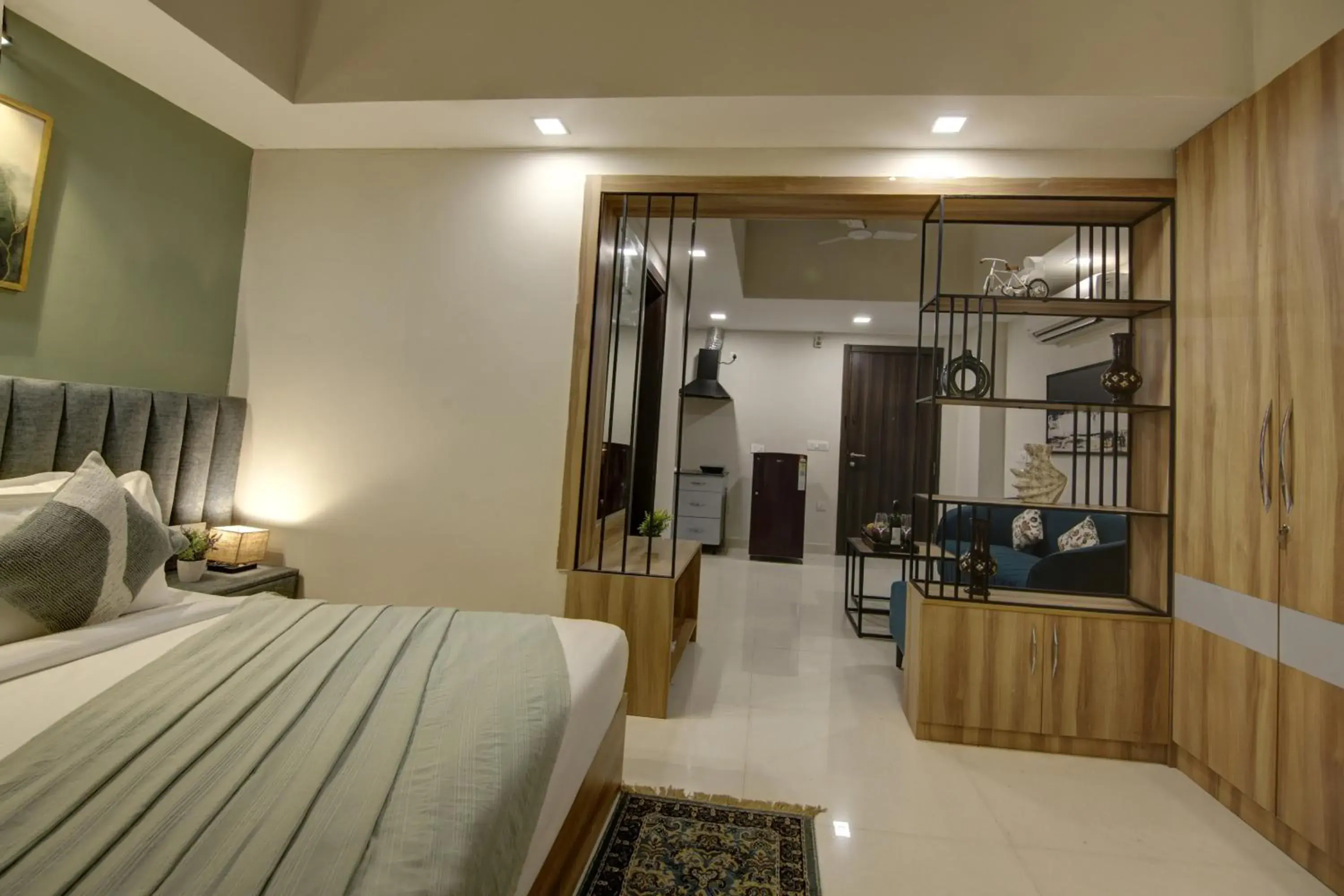 Triple occupancy Rooms in Saltstayz Premier - Golf Course Extension Road Triple occupancy Rooms in Saltstayz Premier - Golf Course Extension Road