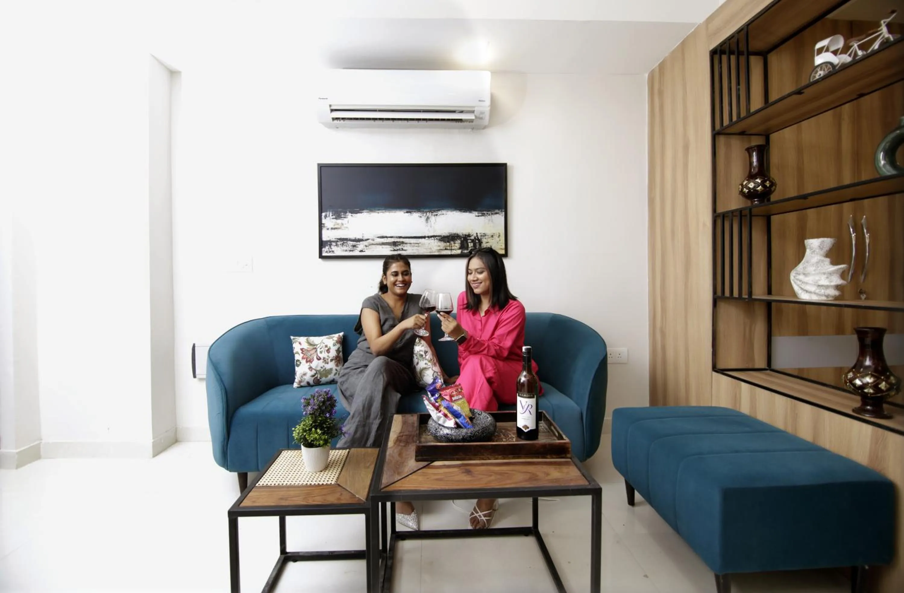 People in Saltstayz Premier - Golf Course Extension Road