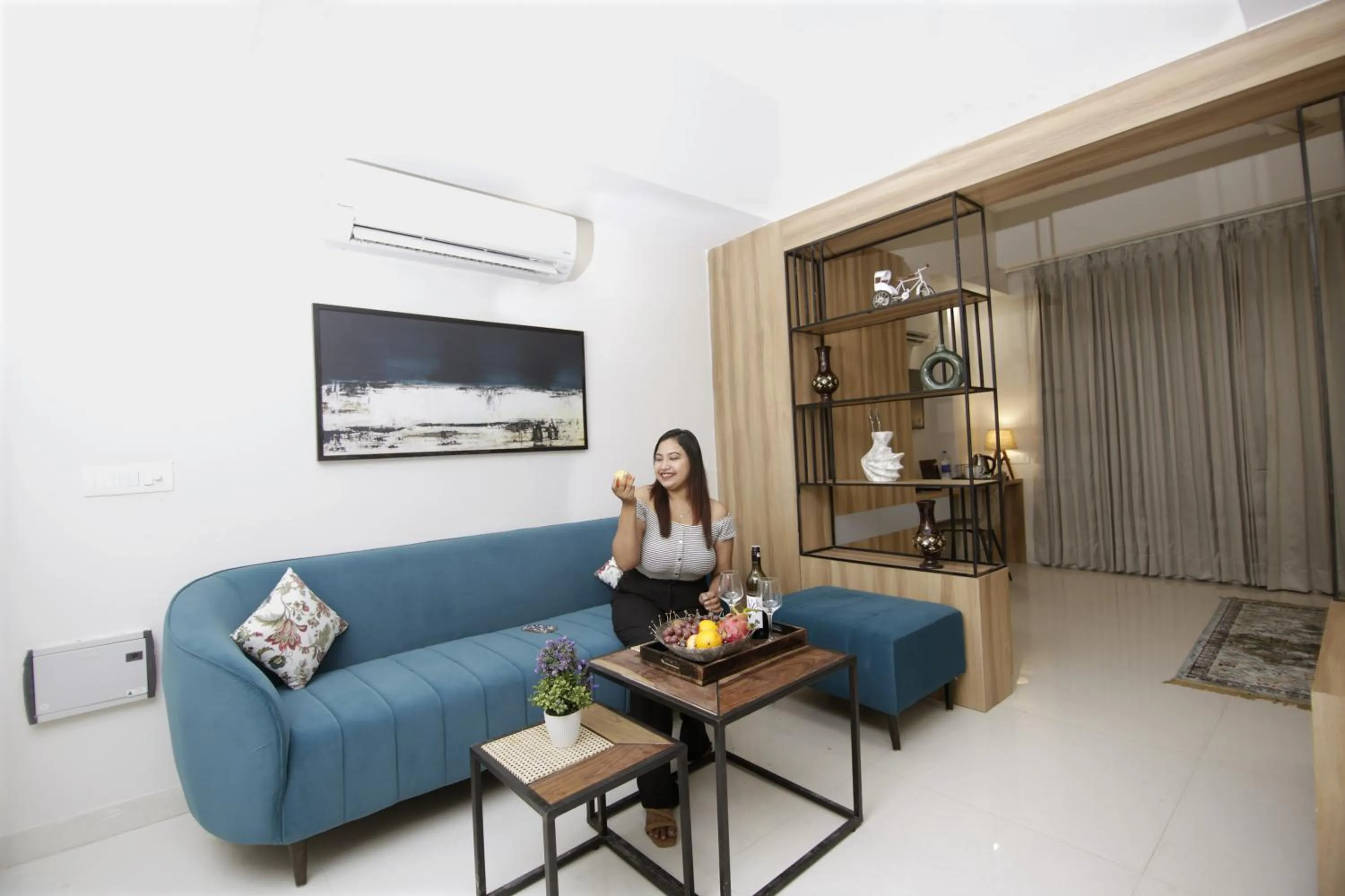 People in Saltstayz Premier - Golf Course Extension Road