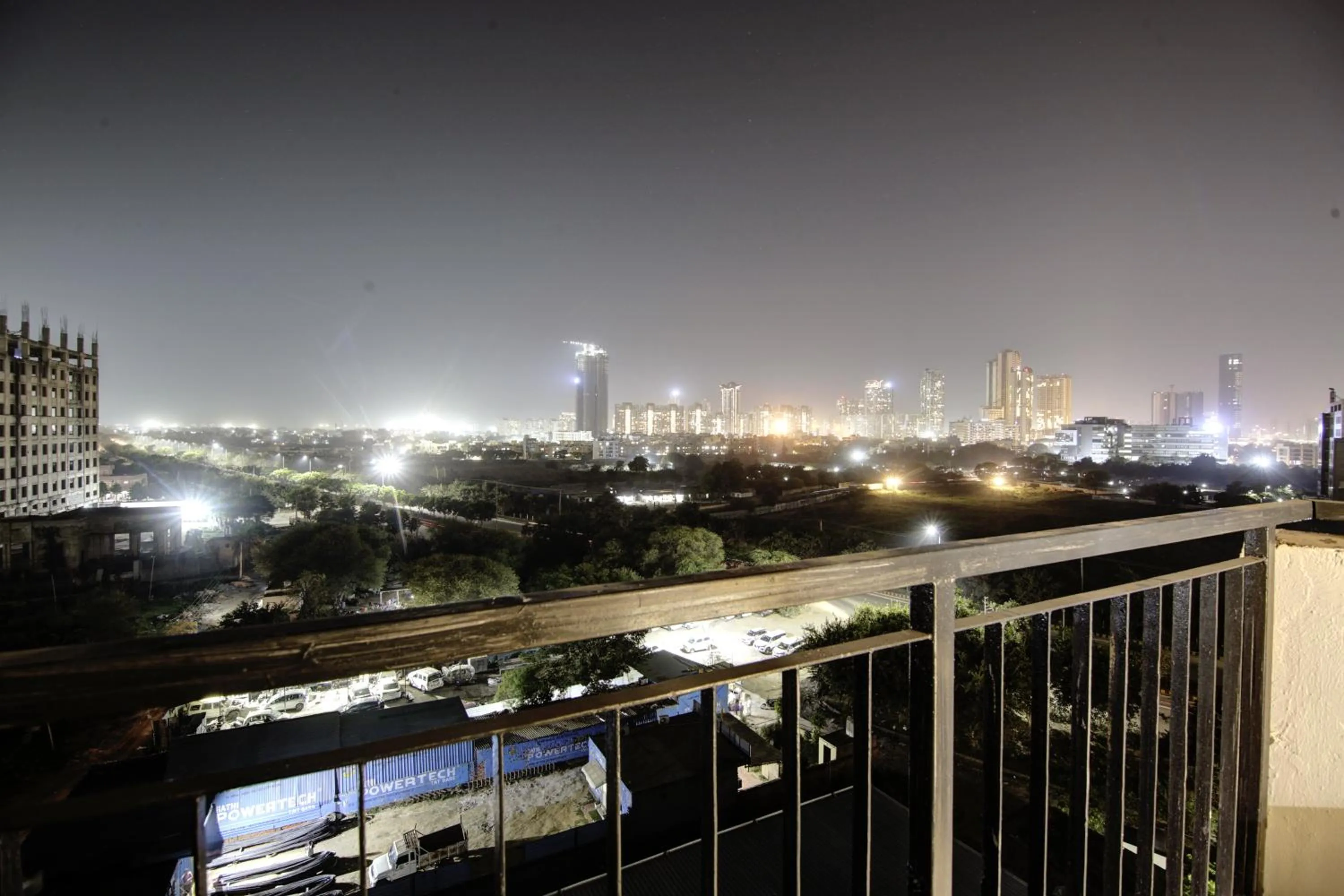 Night in Saltstayz Premier - Golf Course Extension Road