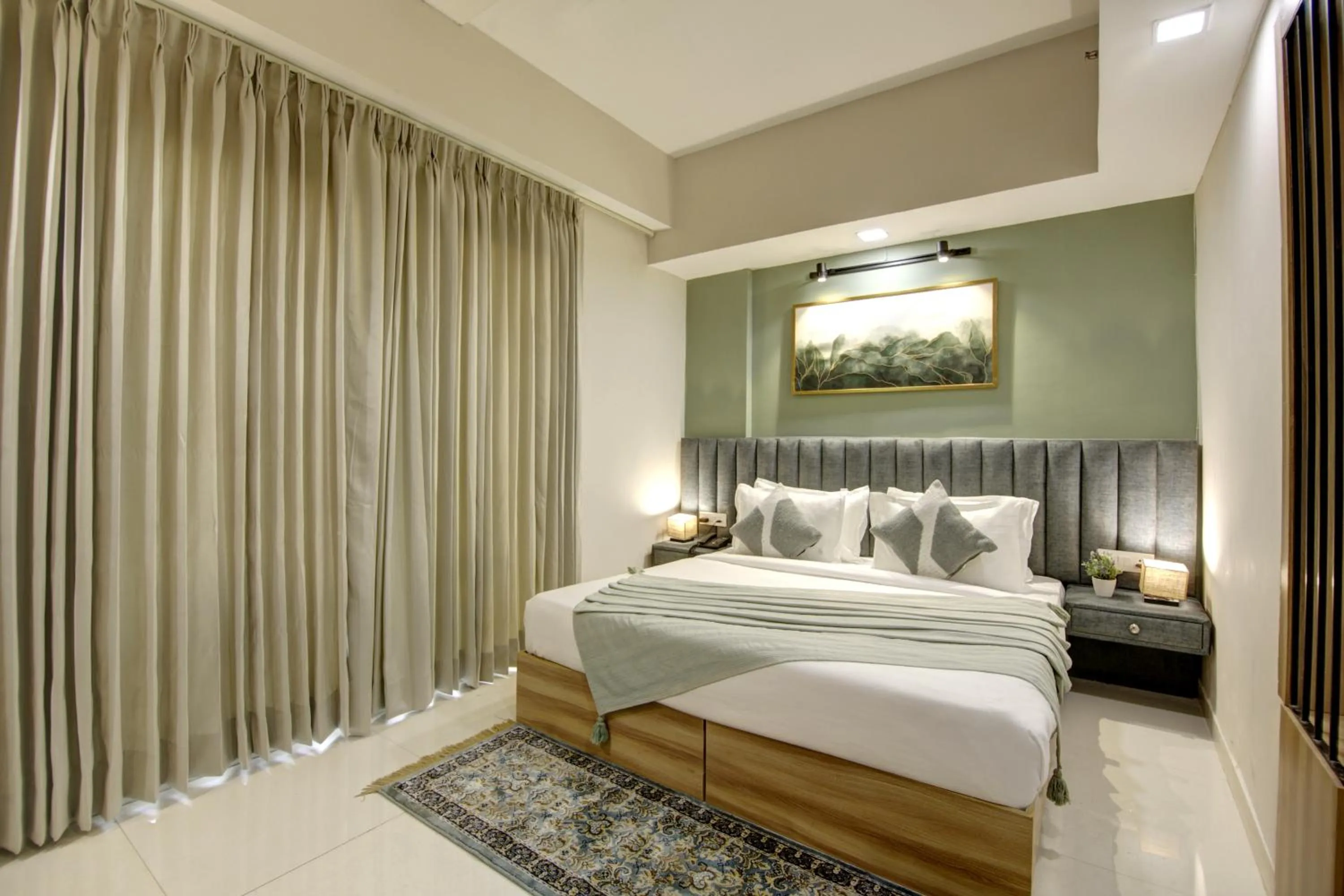 Bed in Saltstayz Premier - Golf Course Extension Road