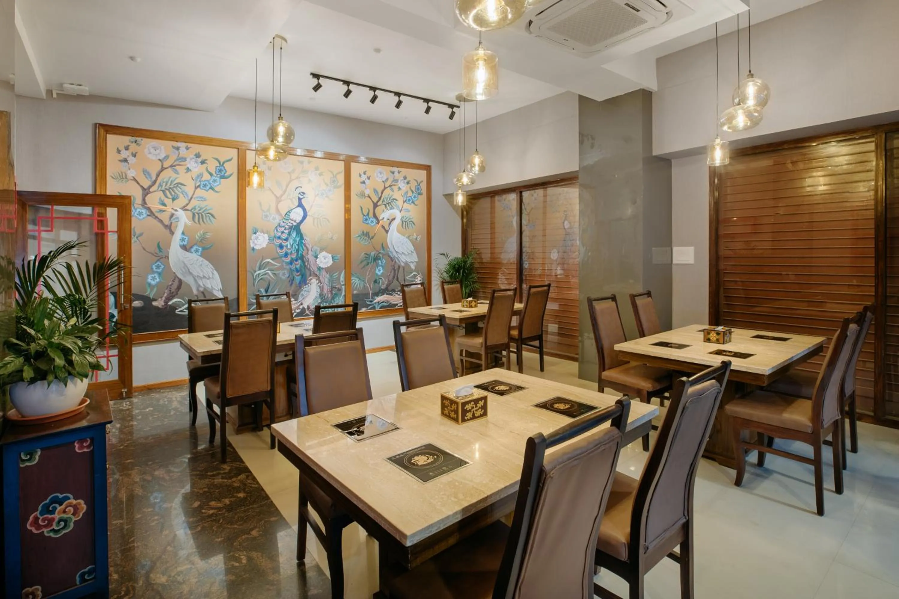 Restaurant/places to eat in Studio16