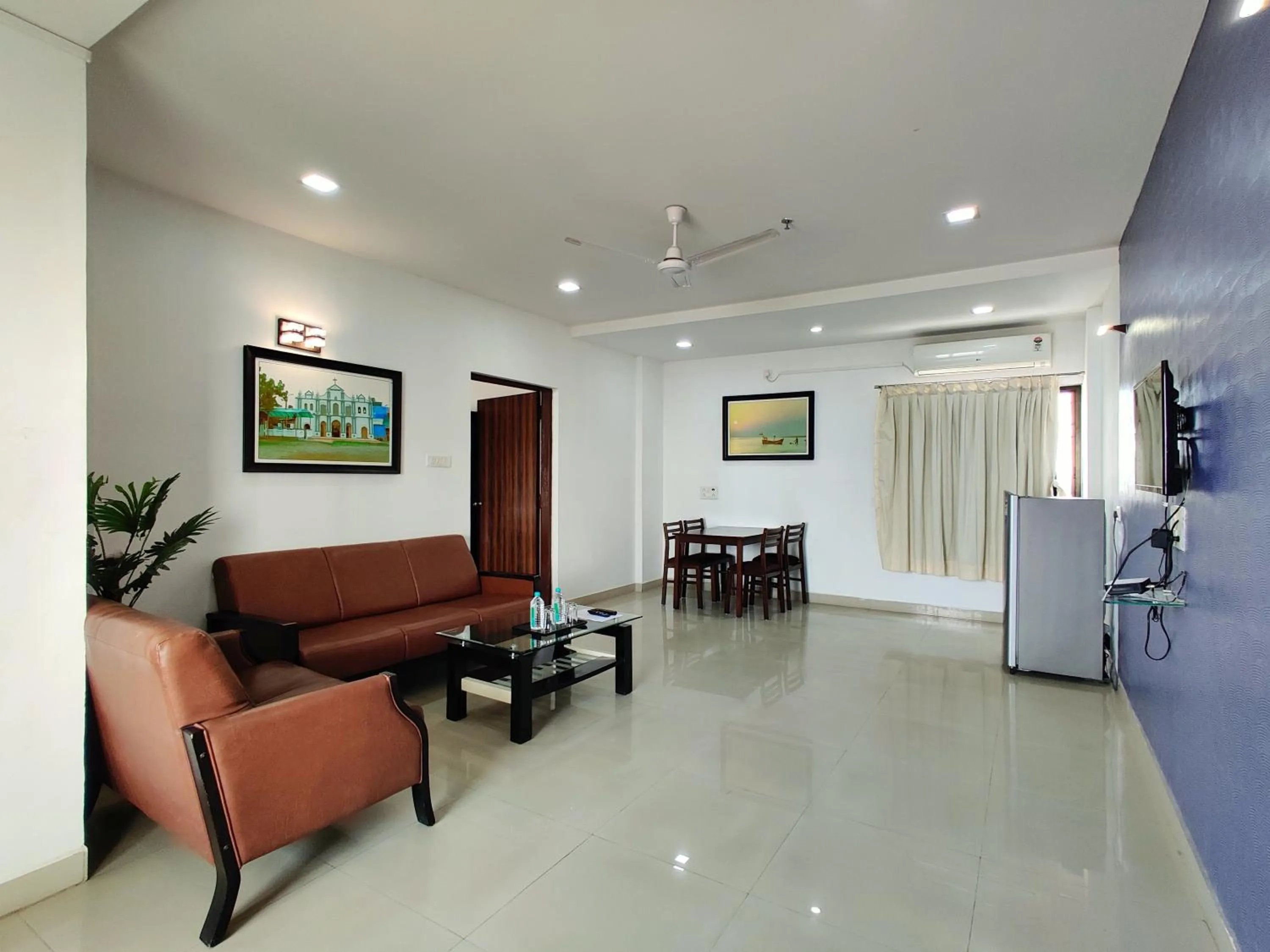 TV and multimedia in Golden Chariot Hotel Daman