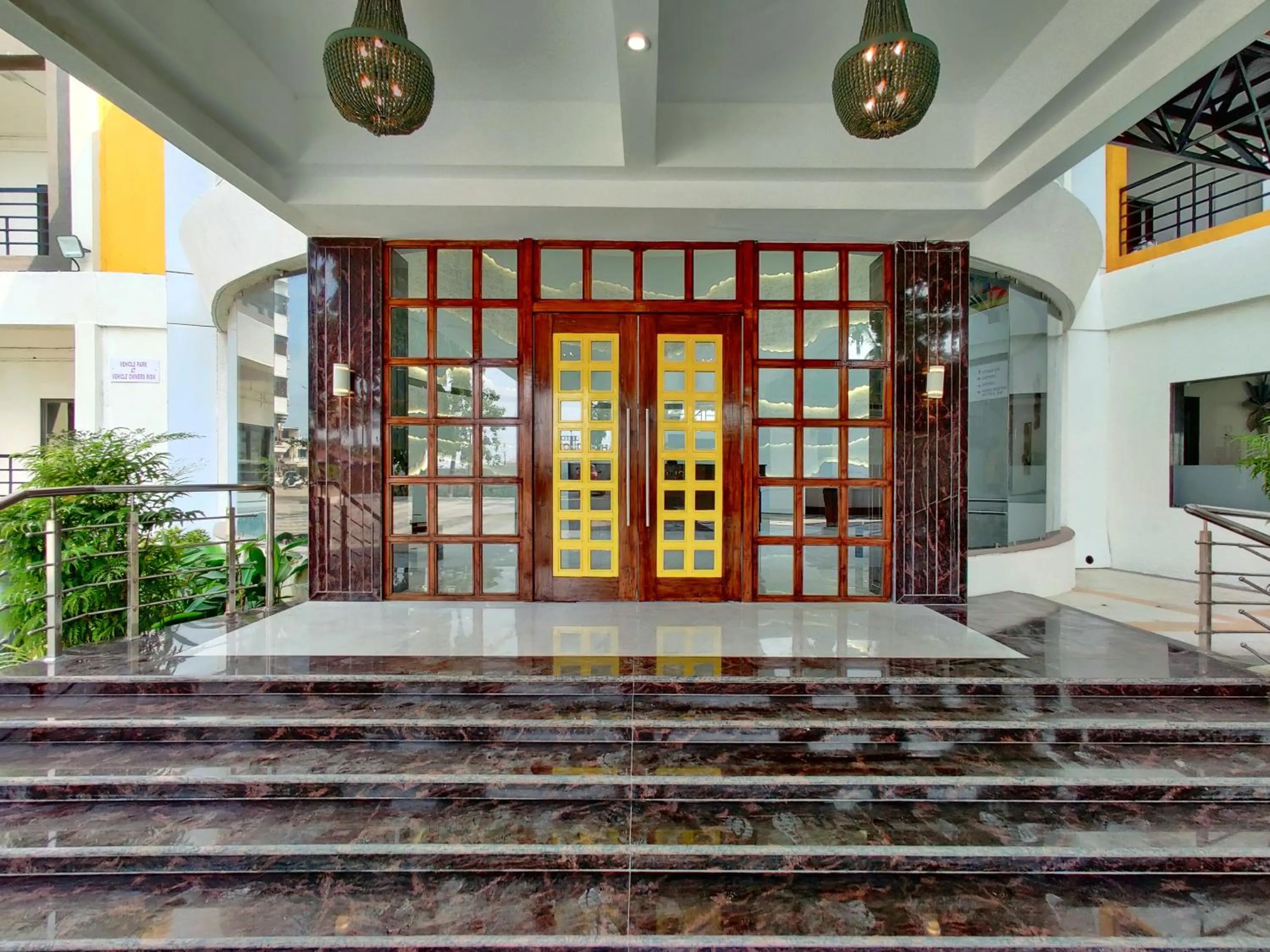 Facade/entrance in Golden Chariot Hotel Daman