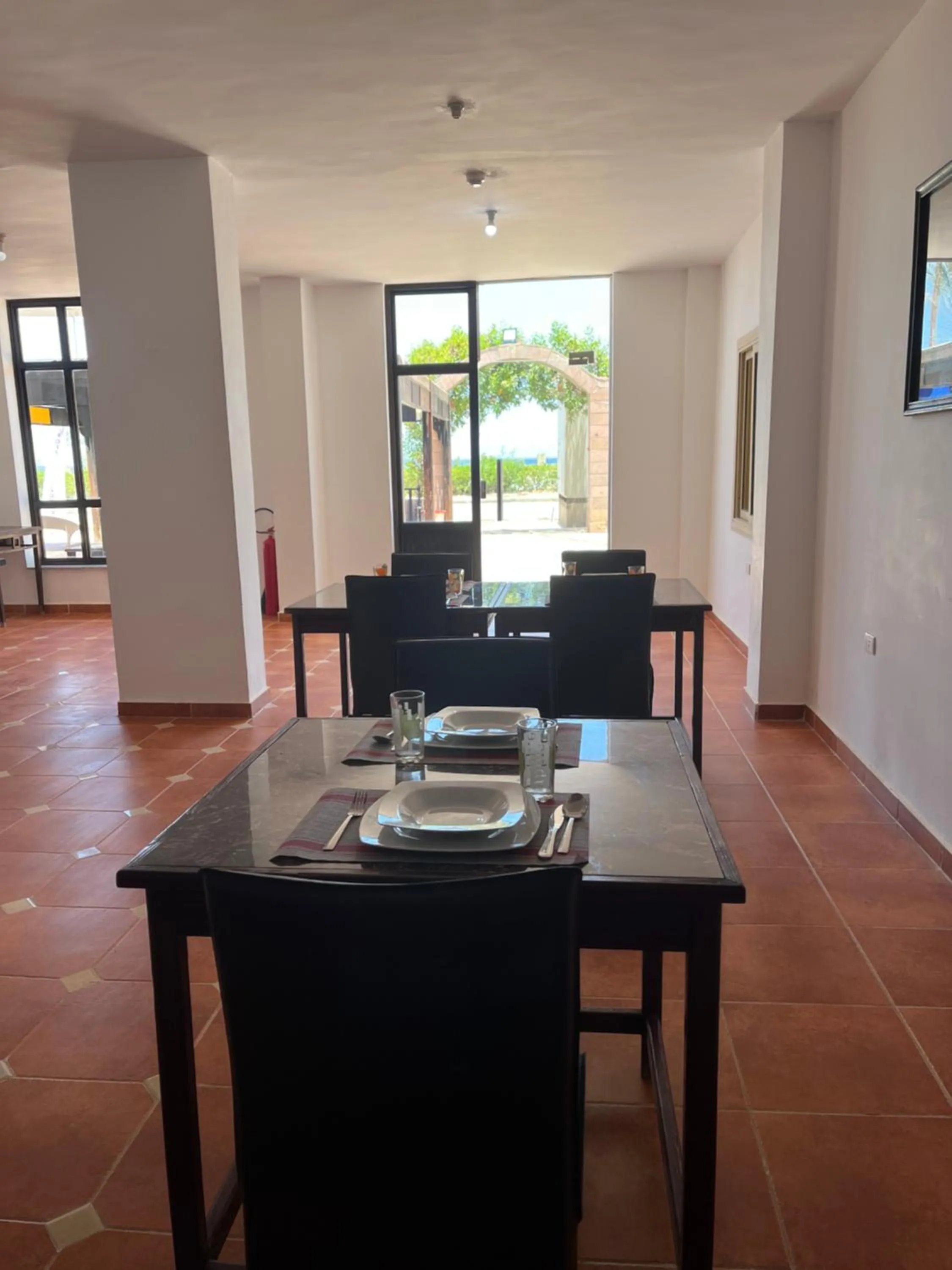 Restaurant/places to eat in Star House Hotel