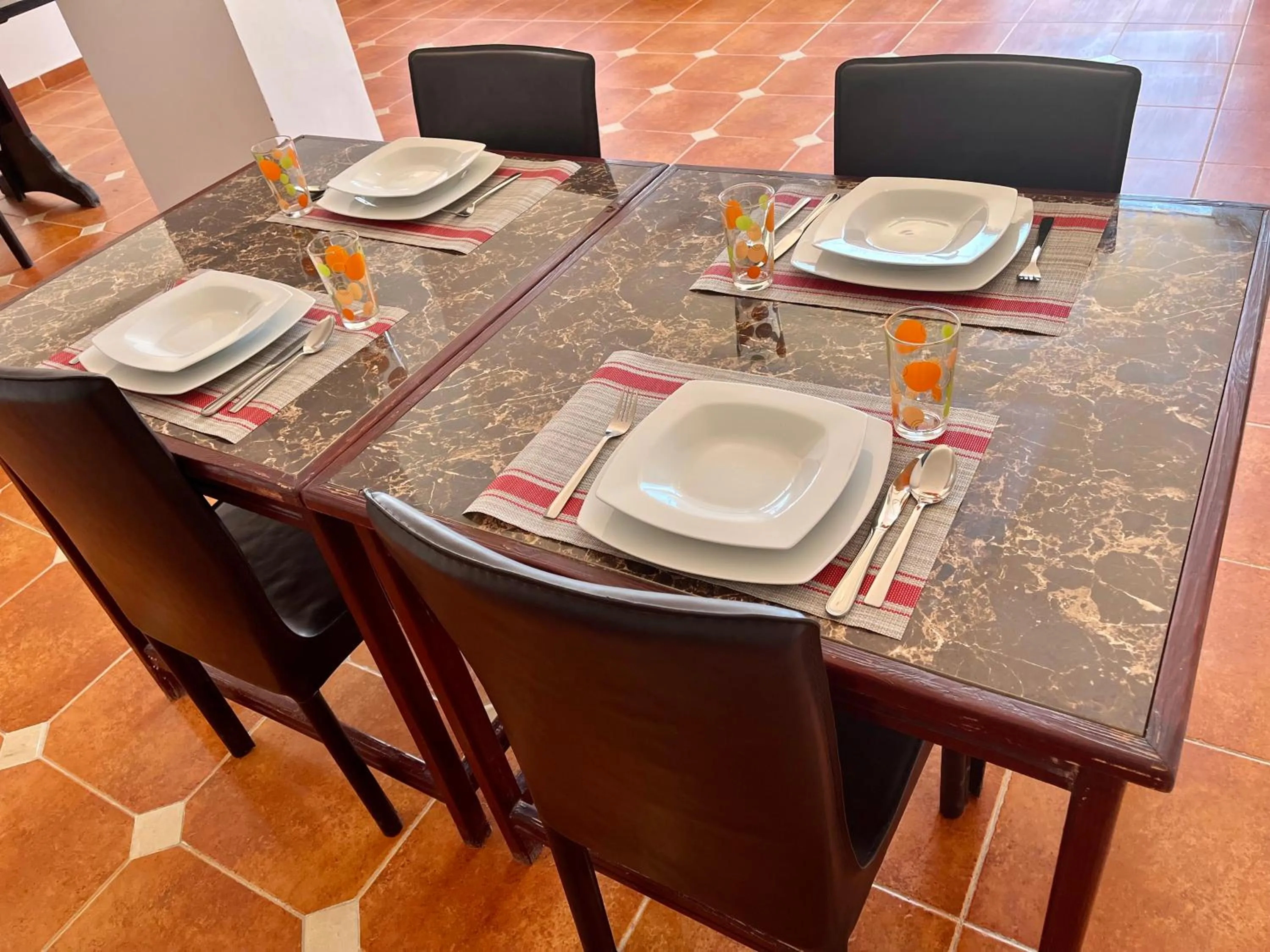 Restaurant/places to eat in Star House Hotel