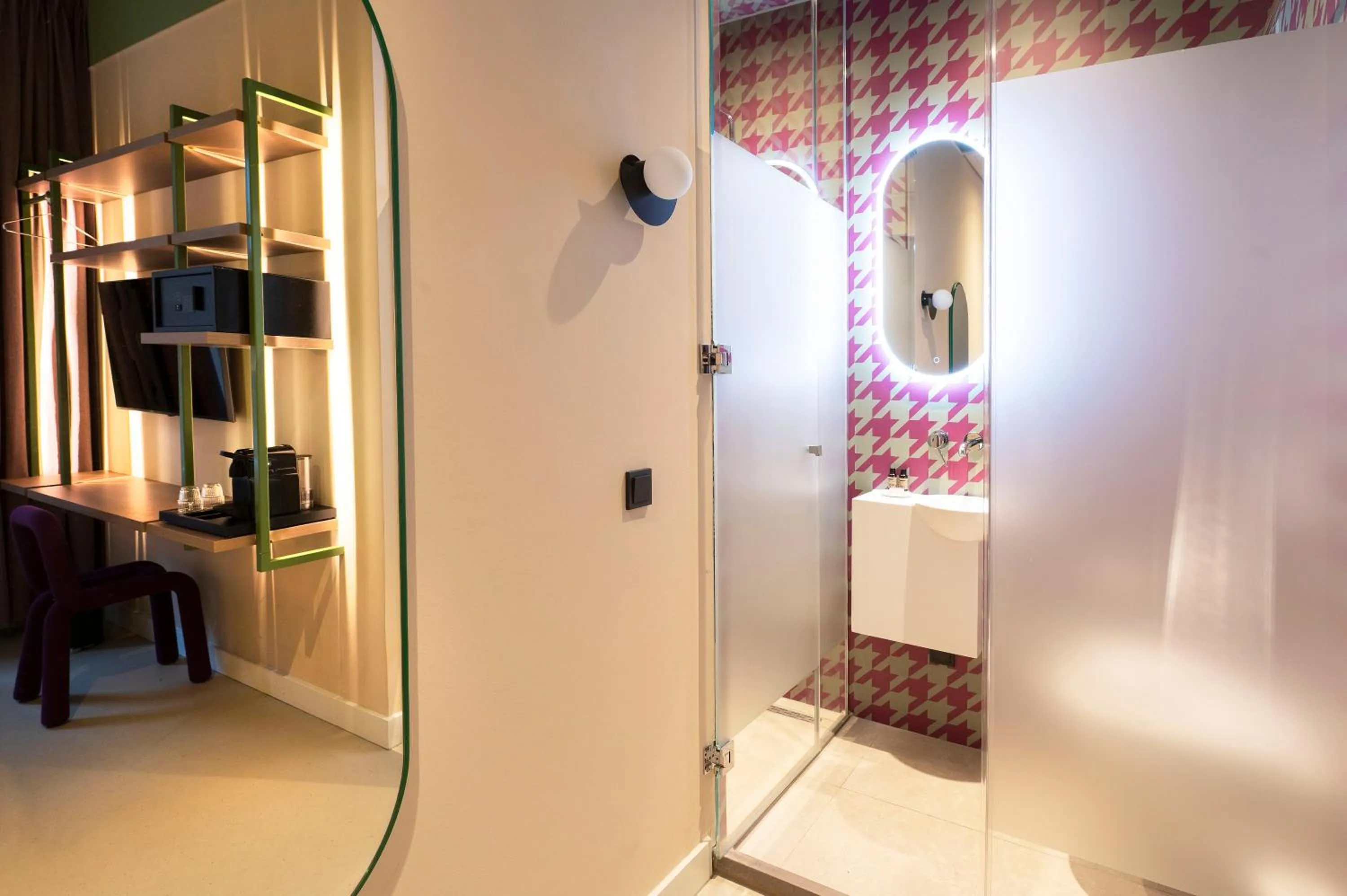 Bathroom in City Hotel Rembrandt Square - Just renovated