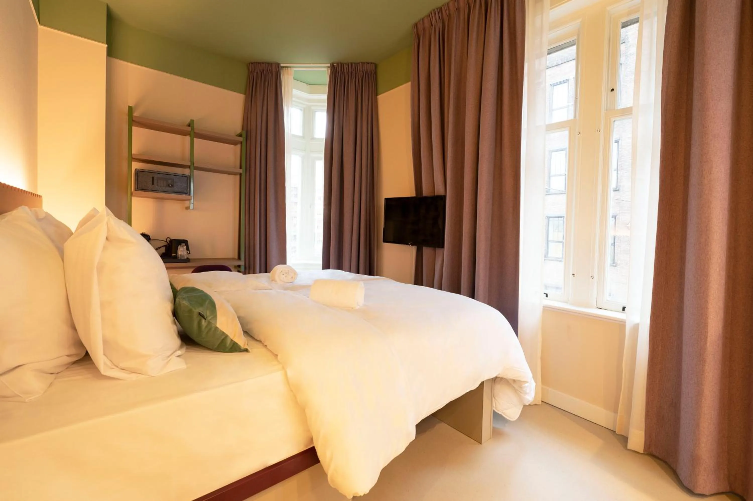 Bed in City Hotel Rembrandt Square - Just renovated