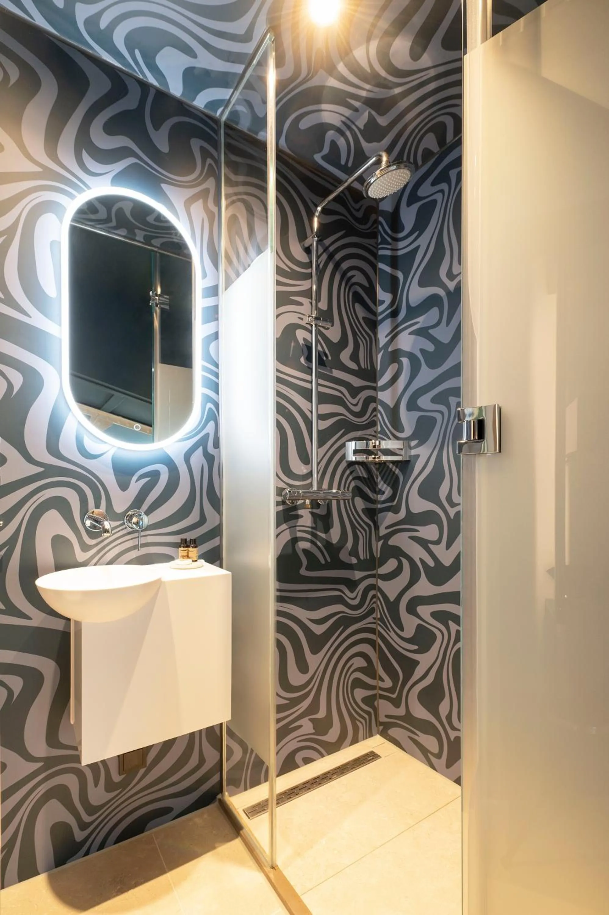 Shower in City Hotel Rembrandt Square - Just renovated