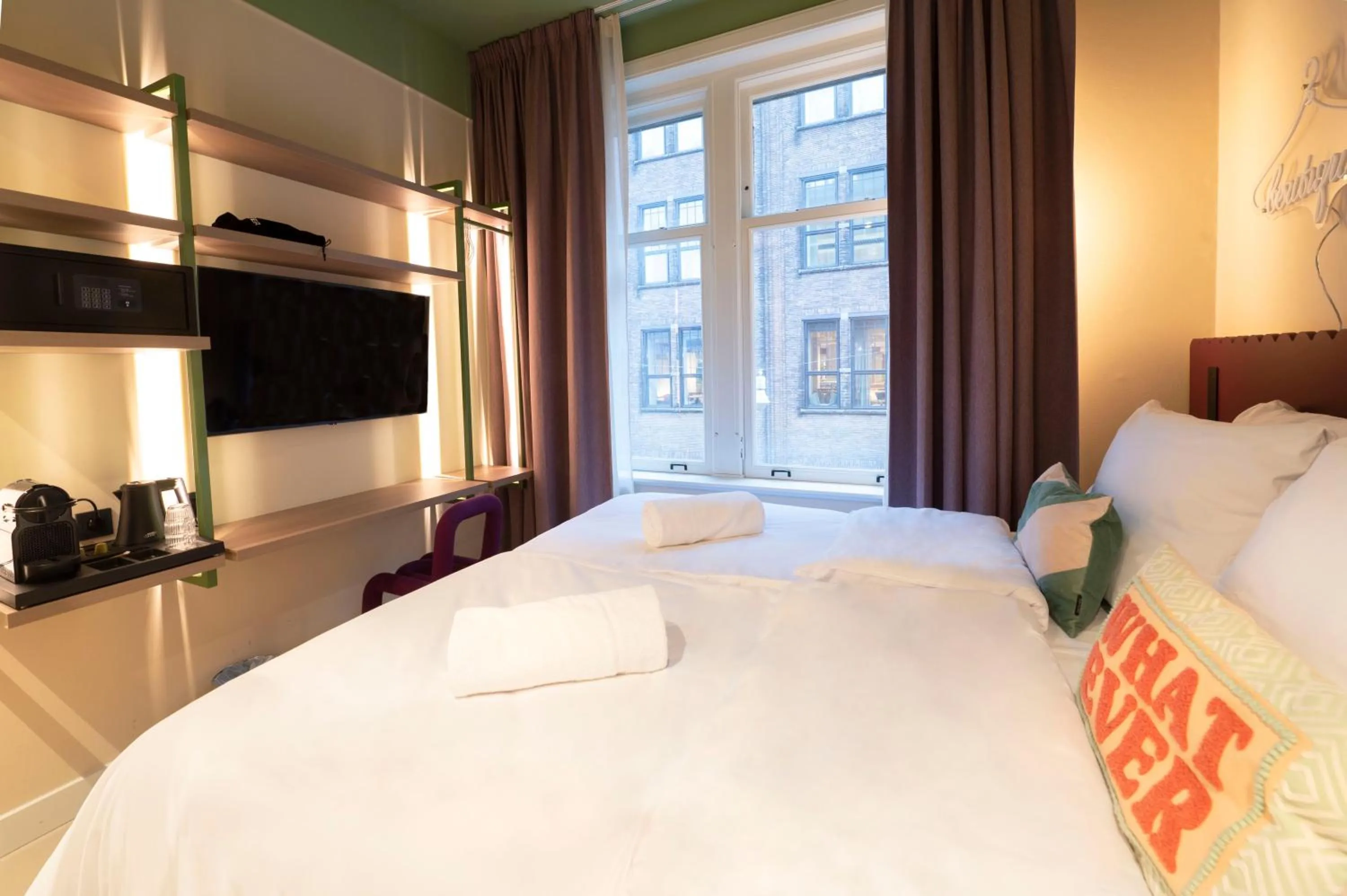 Bed in City Hotel Rembrandt Square - Just renovated