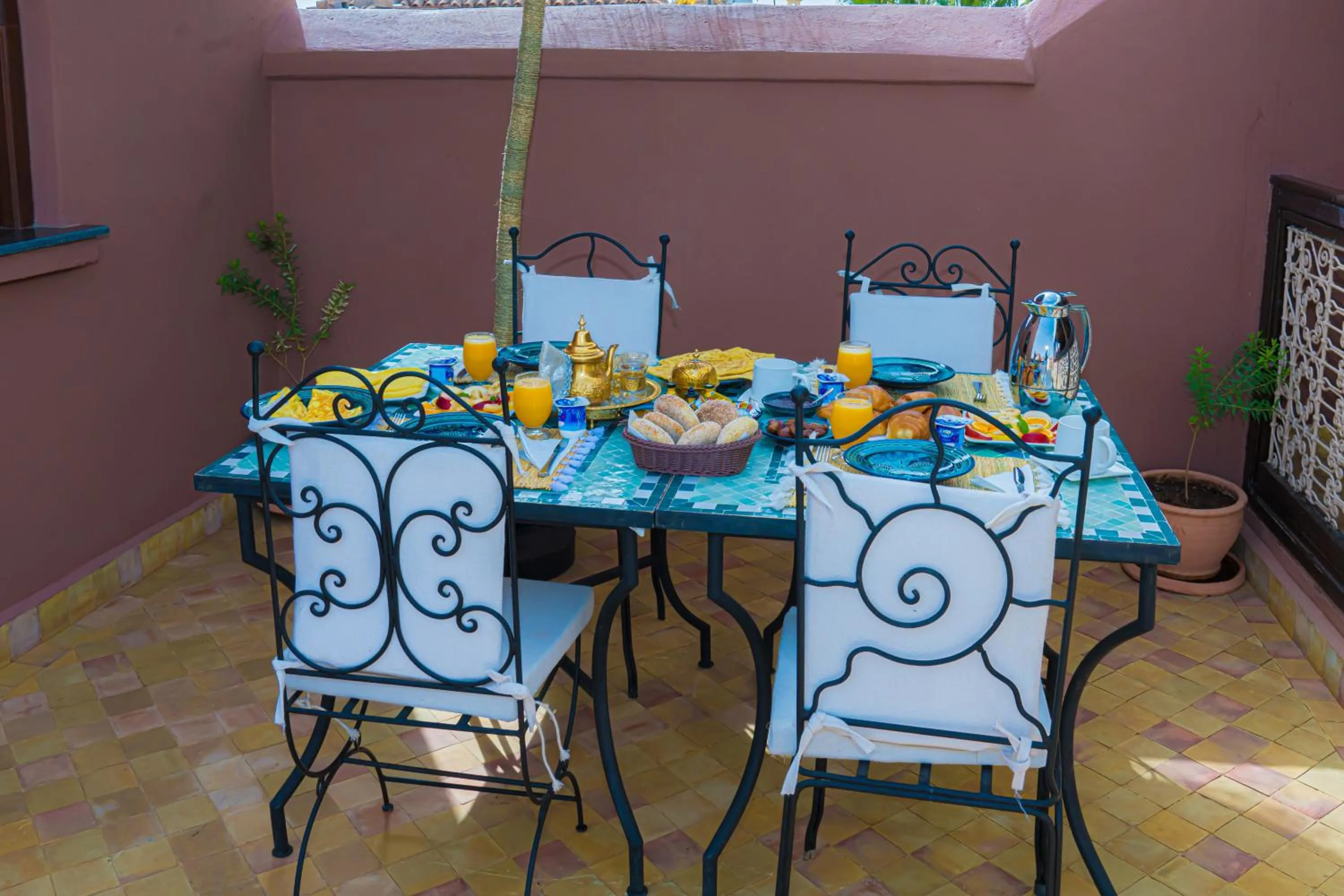 Restaurant/places to eat in Riad Dar Zaouia