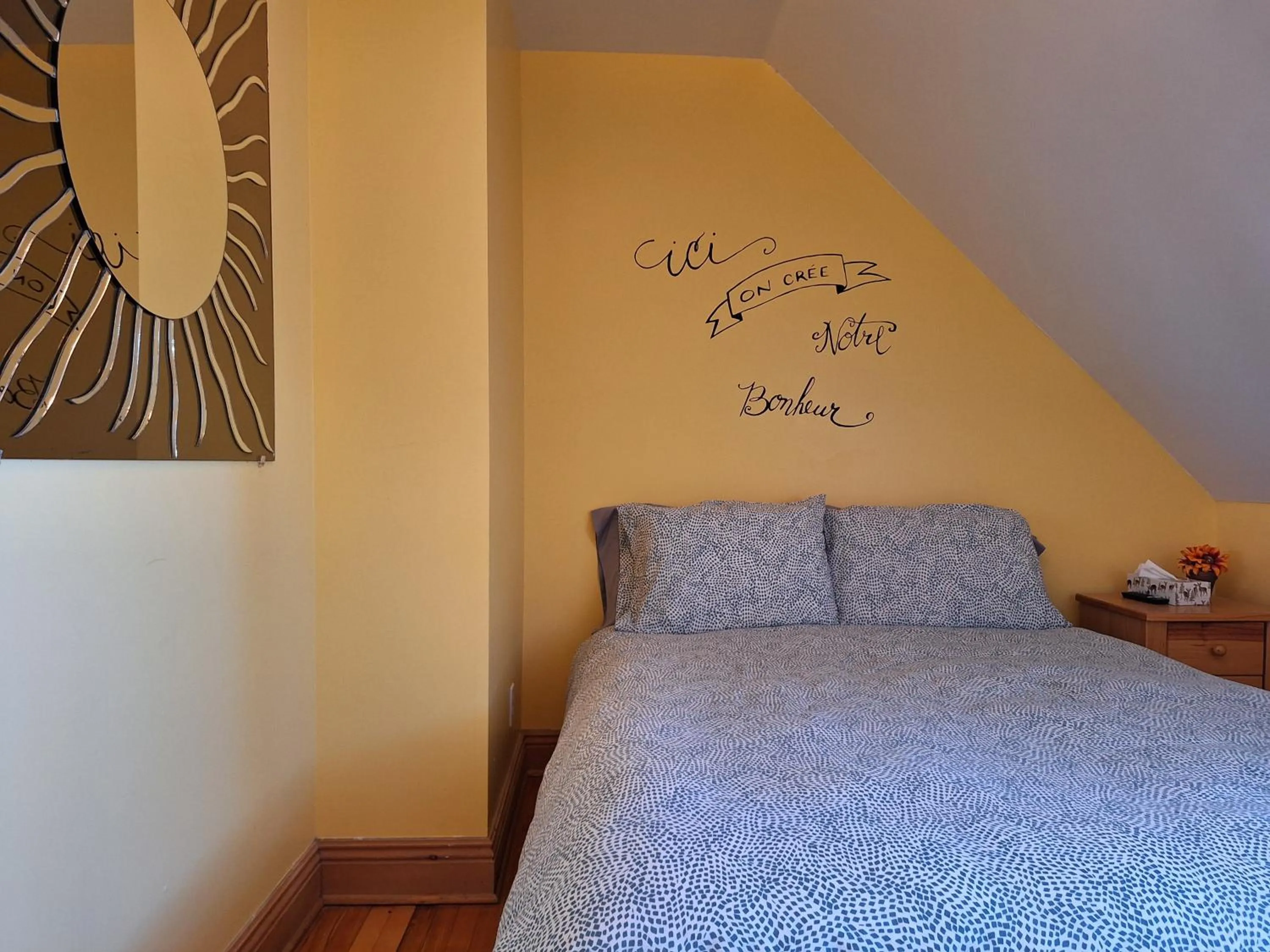 Bed in Auberge Le P'tit Bonheur