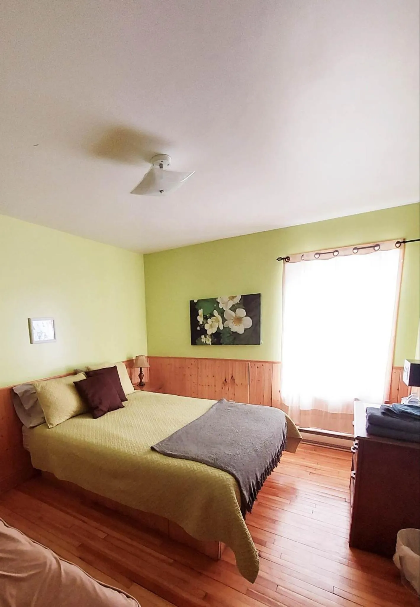 Bed in Auberge Le P'tit Bonheur