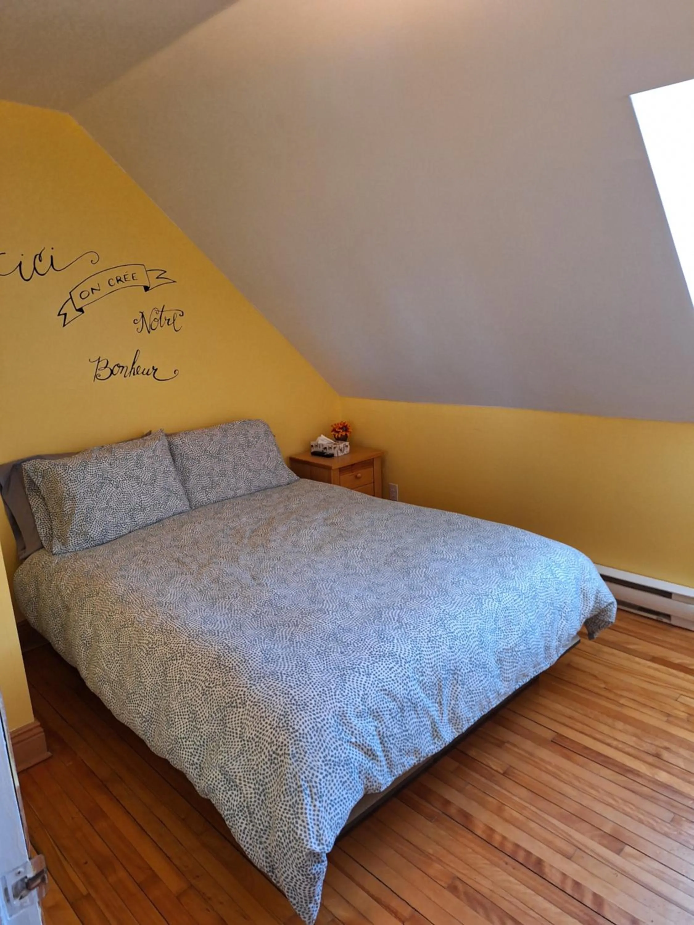 Bed in Auberge Le P'tit Bonheur