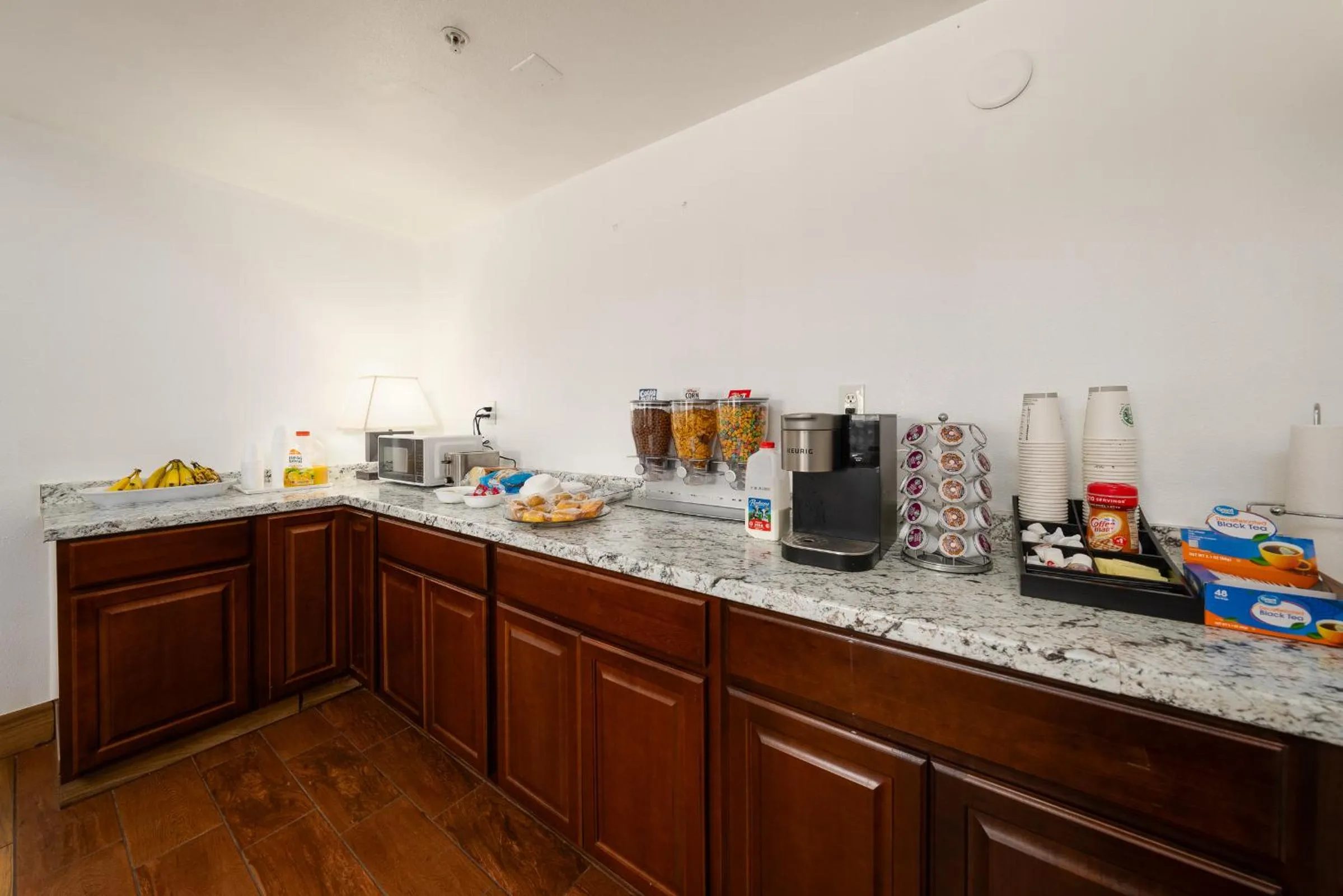 Coffee/tea facilities in America Inn & Suites