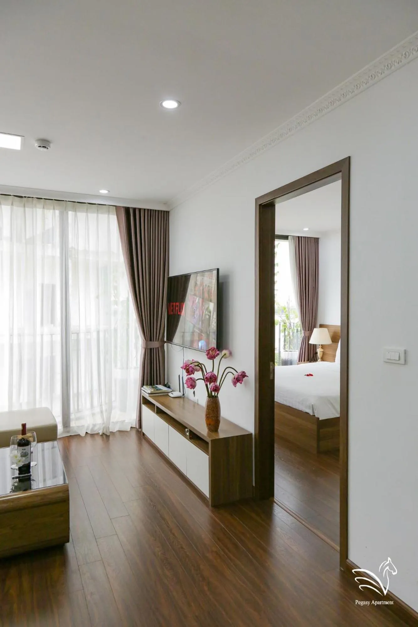 room service, Bed in Pegasy Apartments & Travel