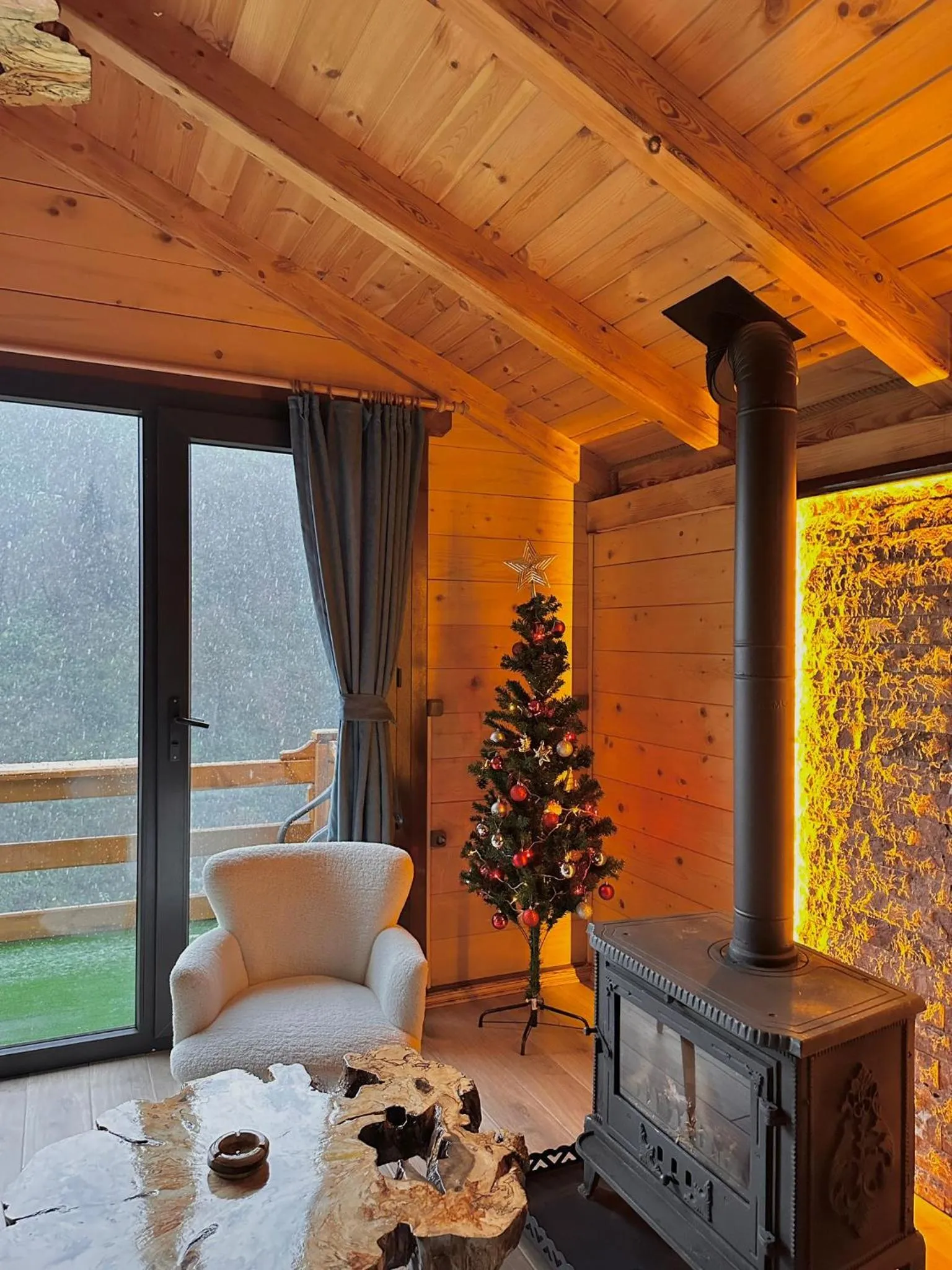 Seating area in Maysa Suit Bungalov