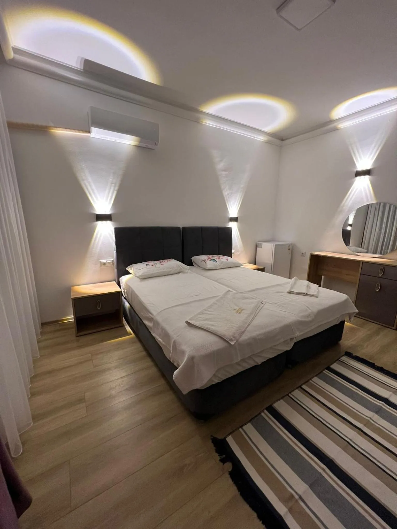 Photo of the whole room, Bed in Asimado Hotel