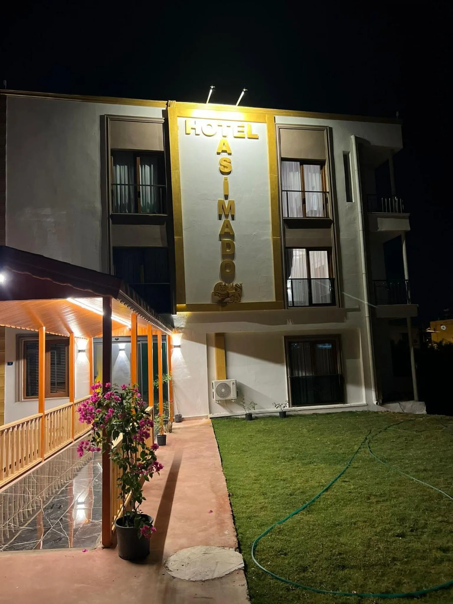 Quiet street view in Asimado Hotel