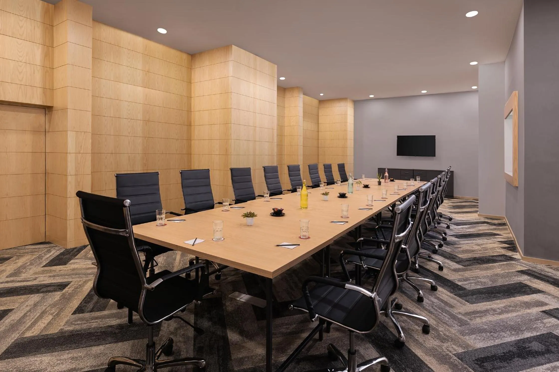 TV and multimedia in Ginger Mumbai Airport