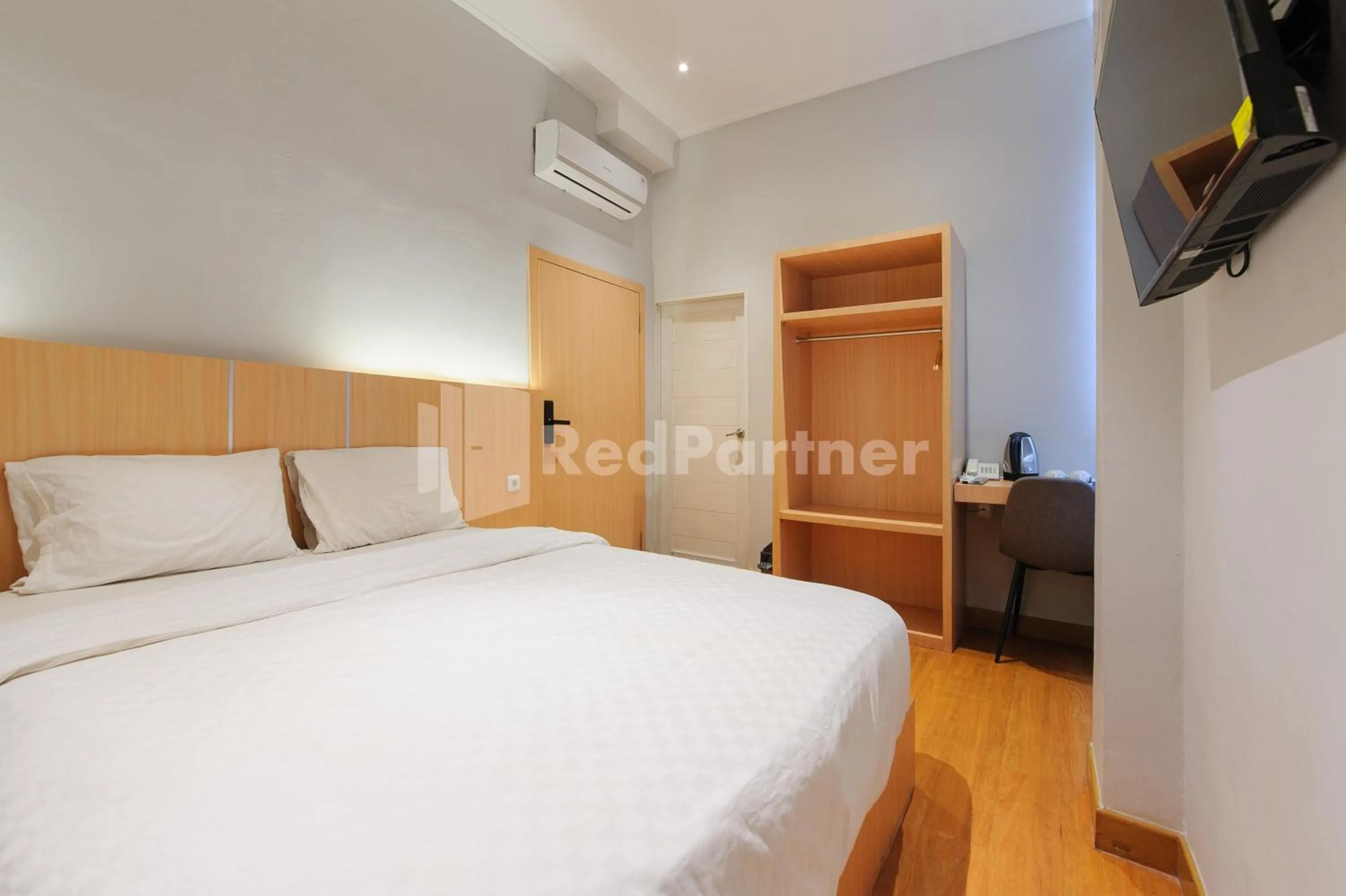 Bedroom, Bed in Ketje Luxury Capsule Mitra RedDoorz