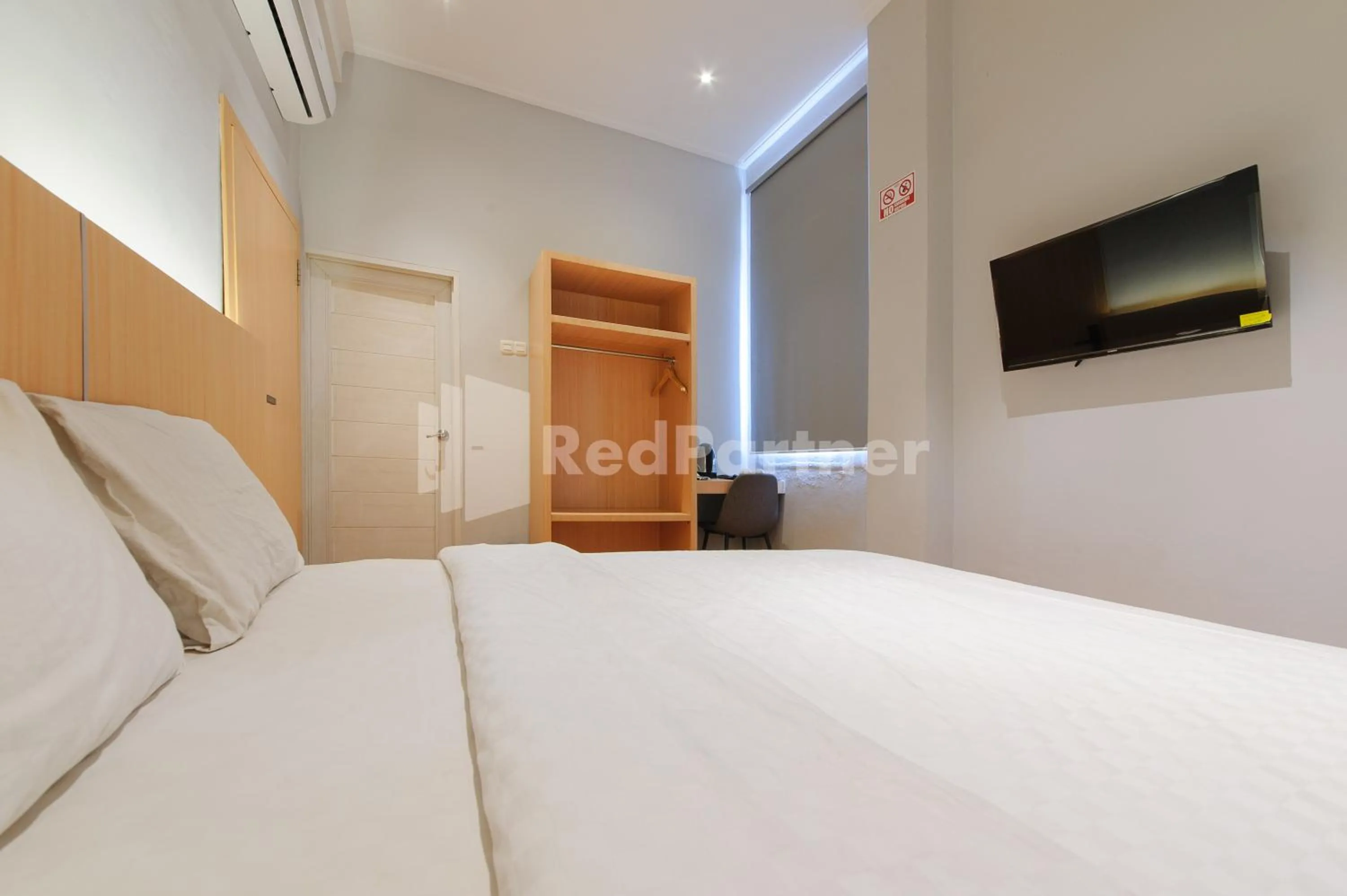 Bedroom, Bed in Ketje Luxury Capsule Mitra RedDoorz